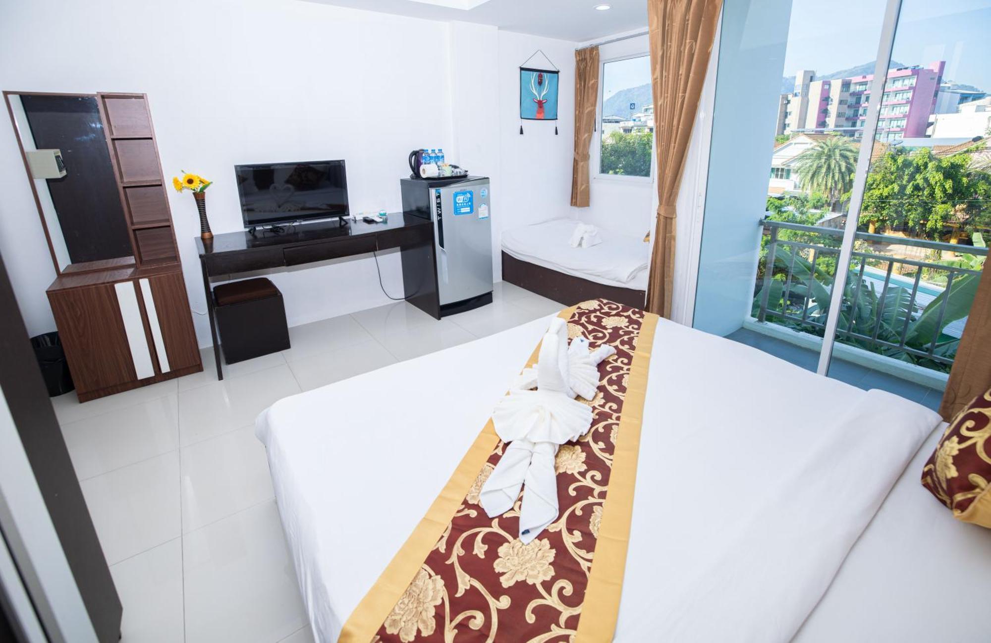 Happy 99 Hotel