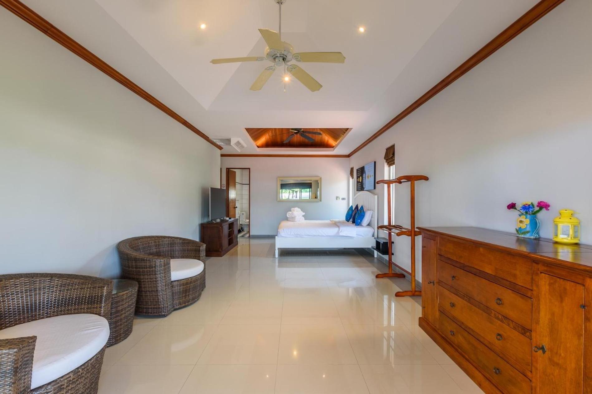 Amber Pool Naiharn Holiday home *