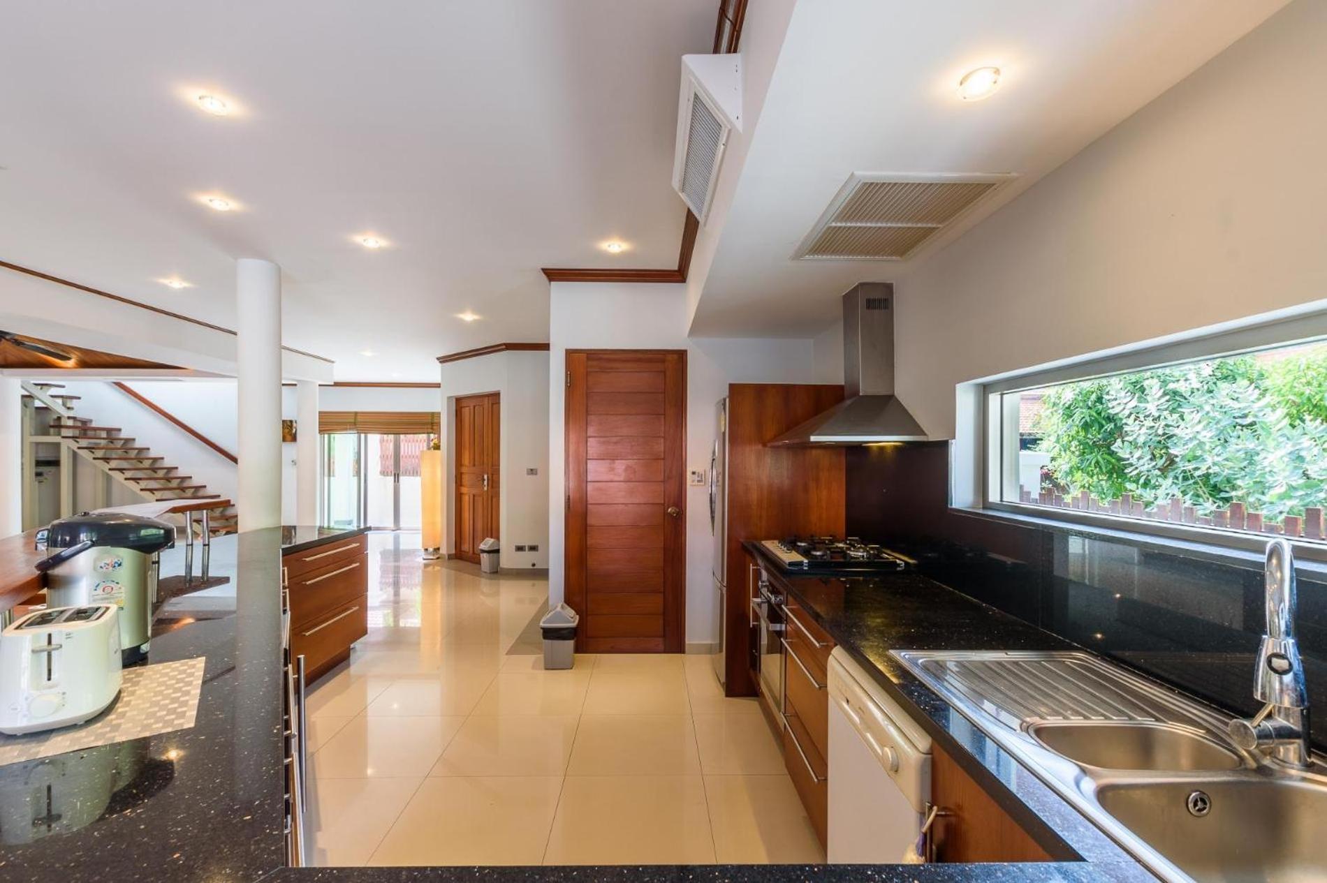 Amber Pool Naiharn Holiday home