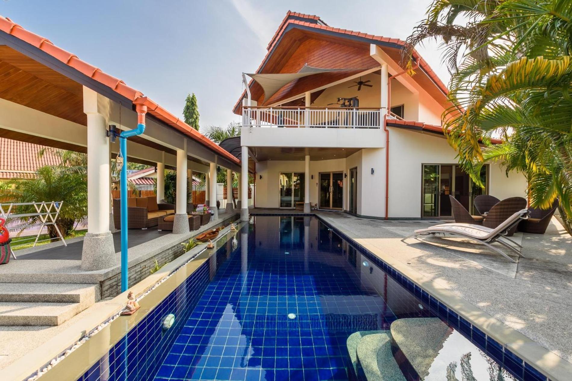 Amber Pool Naiharn Holiday home *