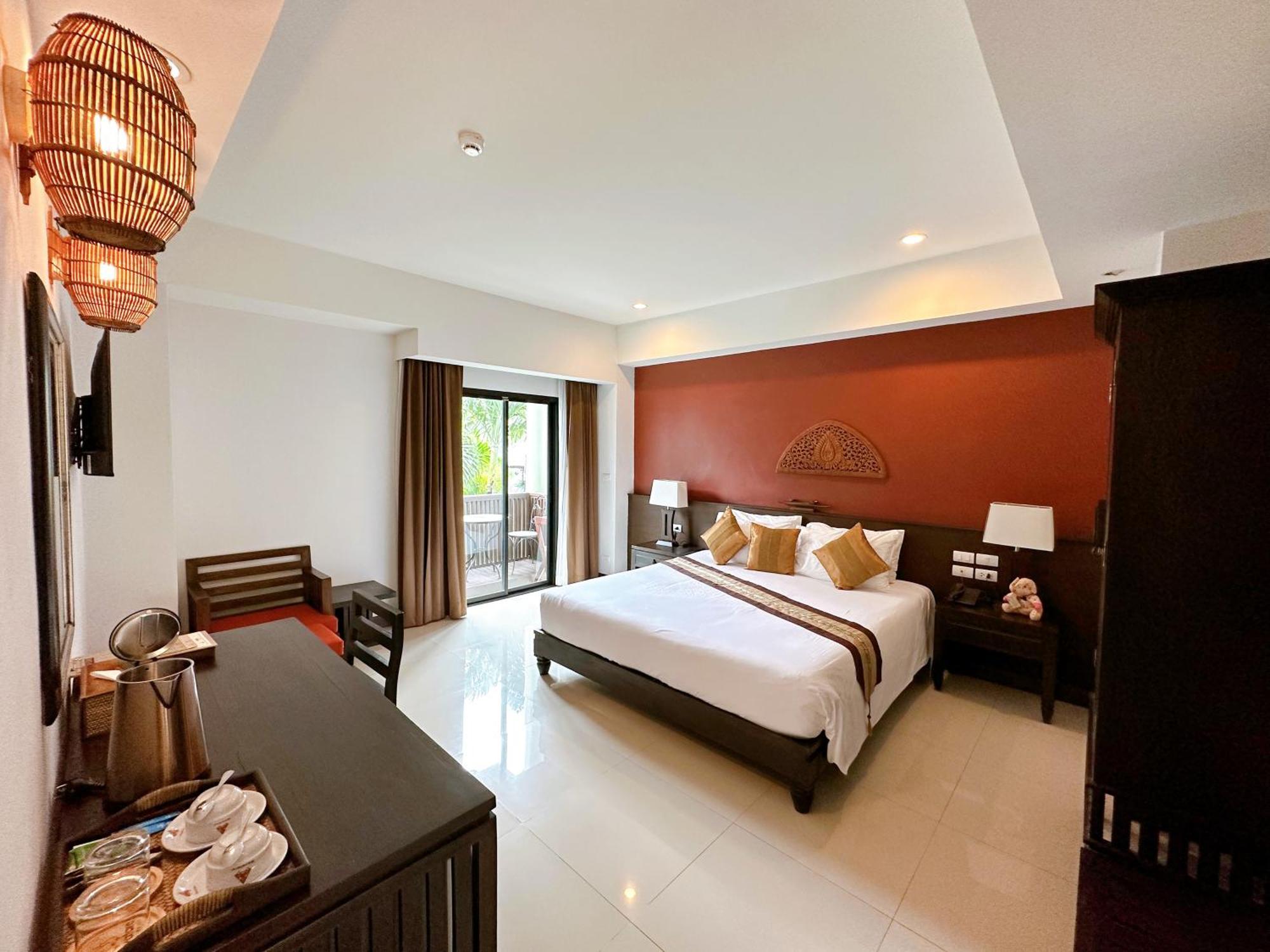 Resort Navatara Phuket 4*