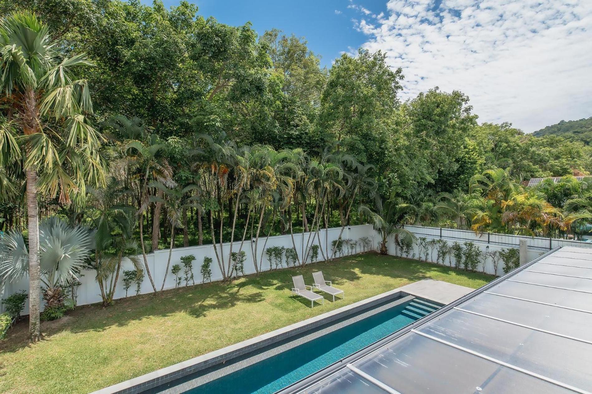 Villa Eden Pool In *