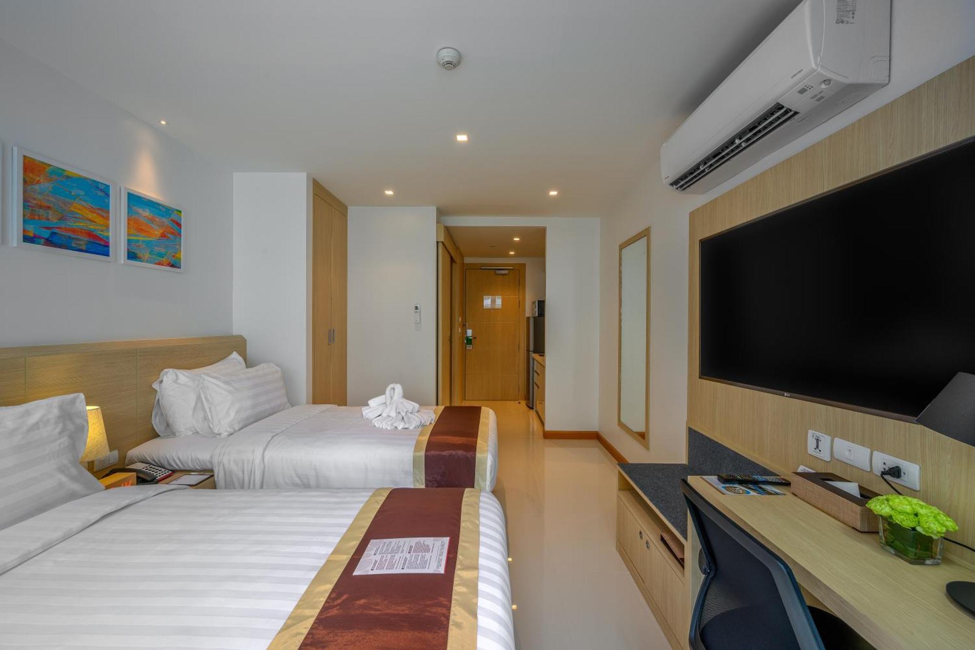 Hotel The Beachfront Phuket Rawai