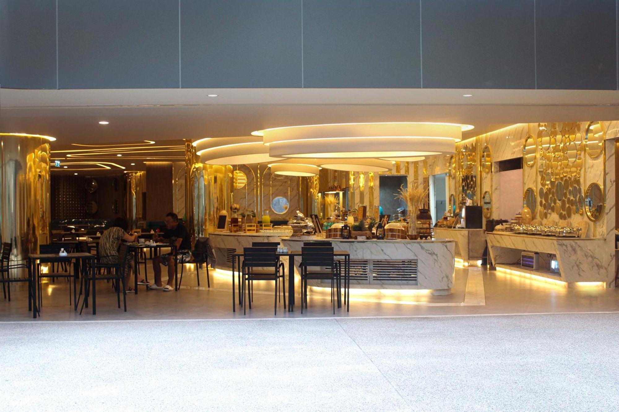 Wyndham La Phuket Hotel Rawai