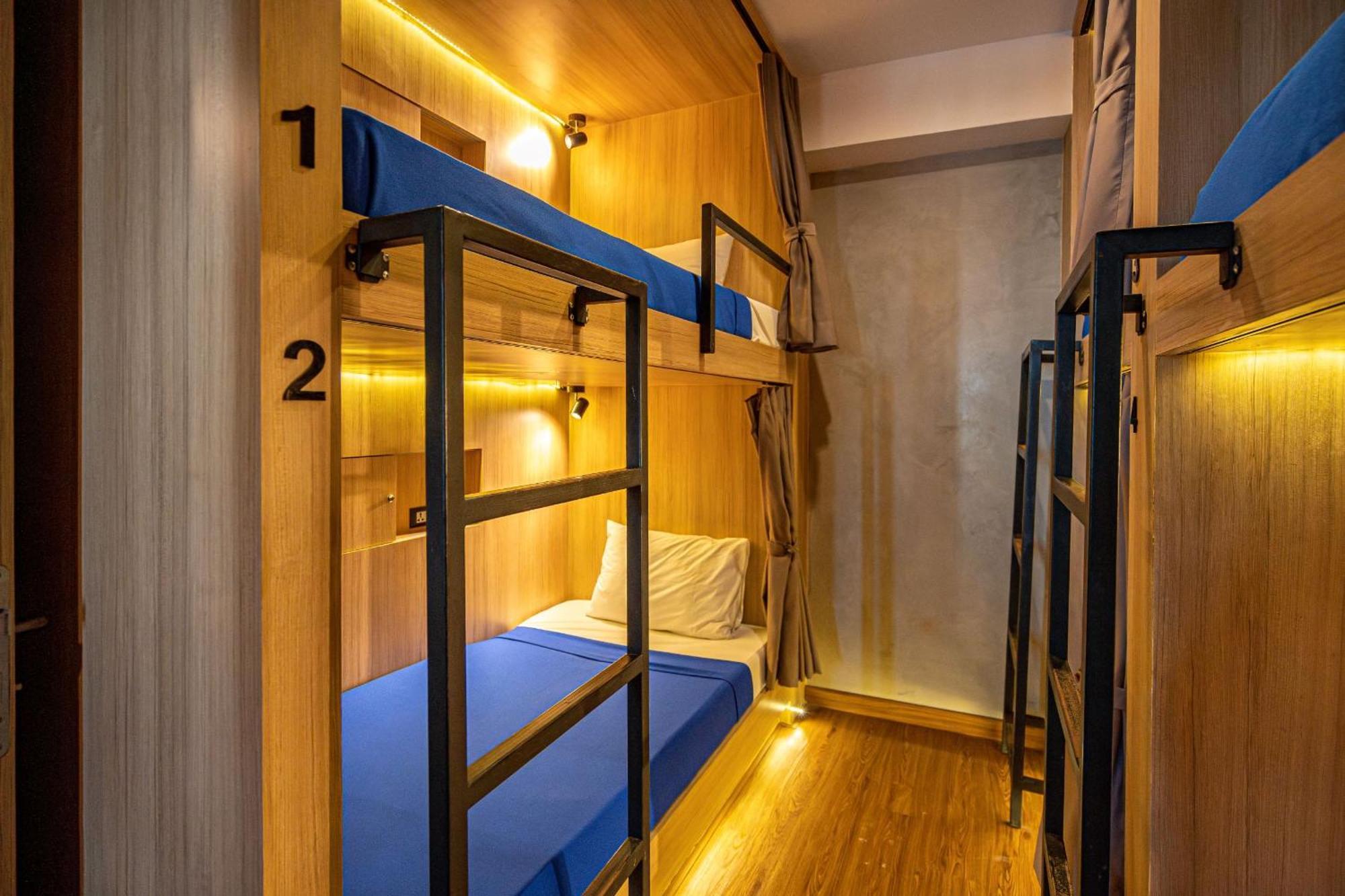 Hostel Poshtel (adults Only) *
