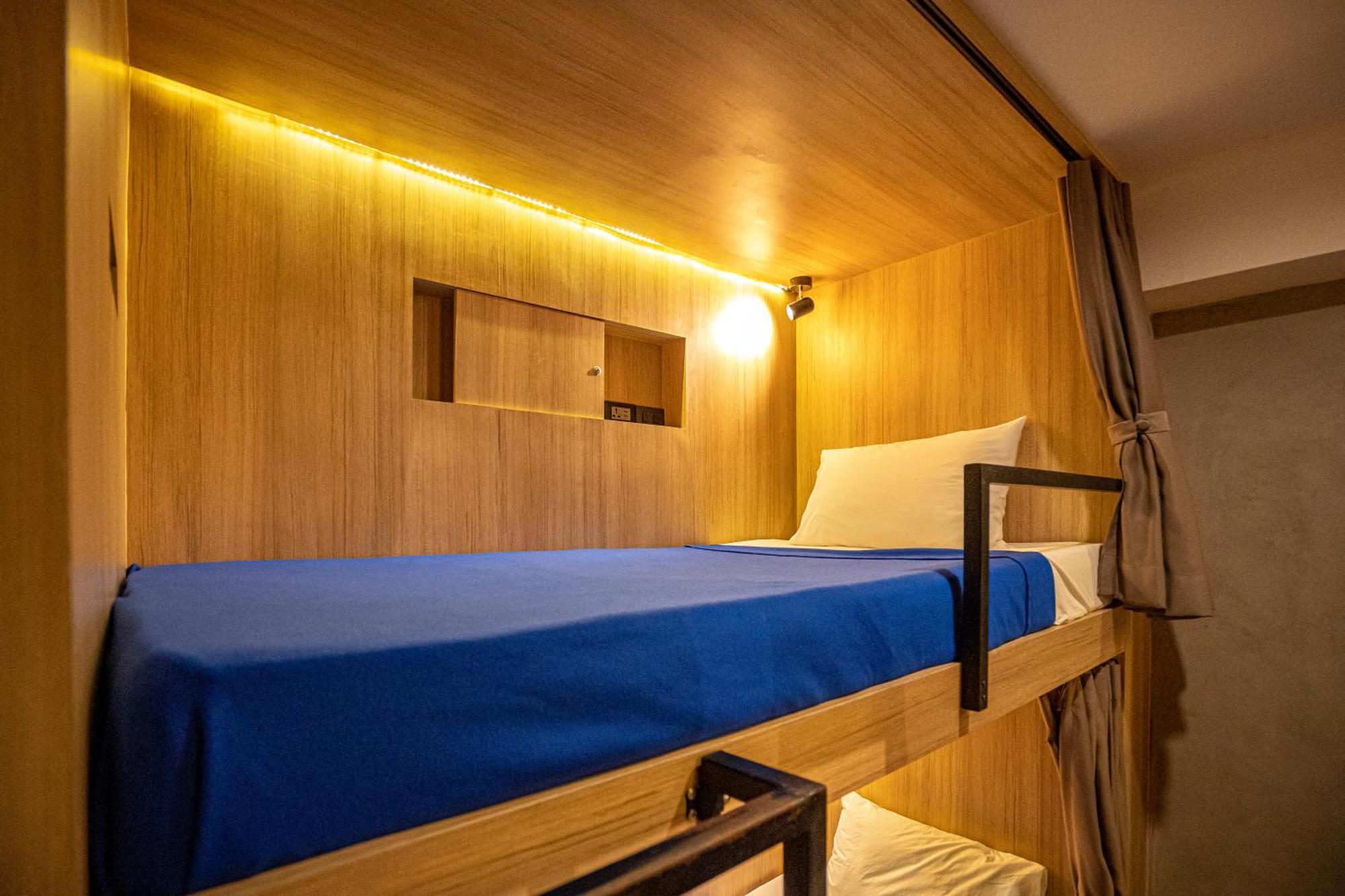 Hostel Poshtel (adults Only) *