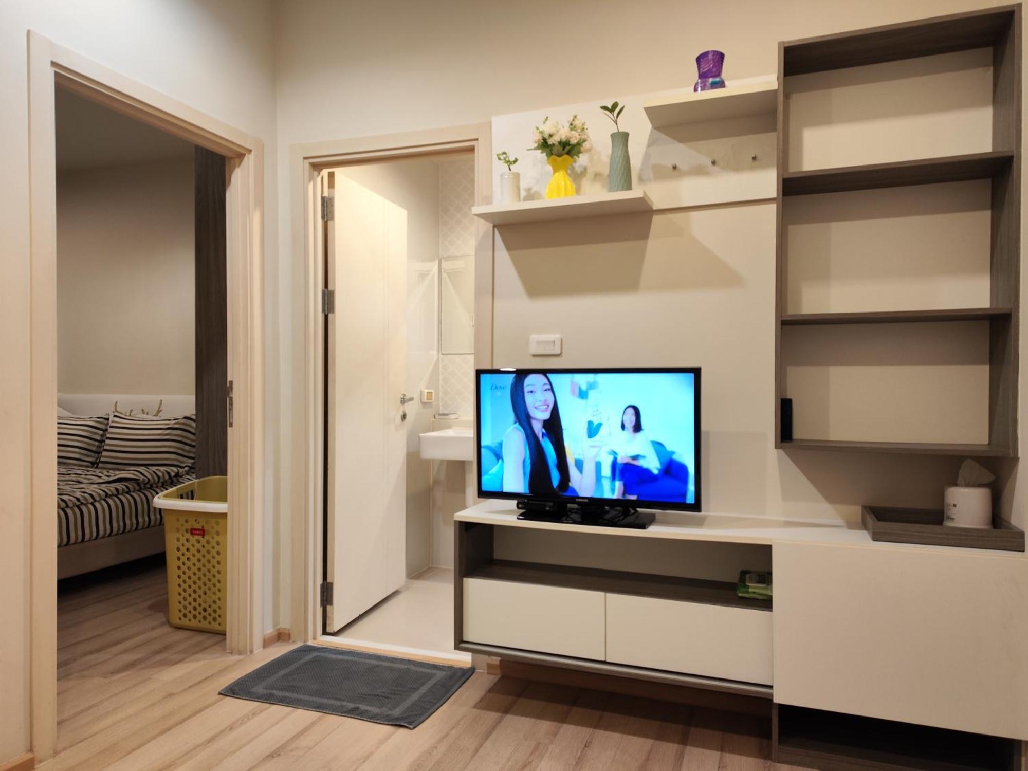 2 Floor - The Base Downtown Next To Shopping Mall *