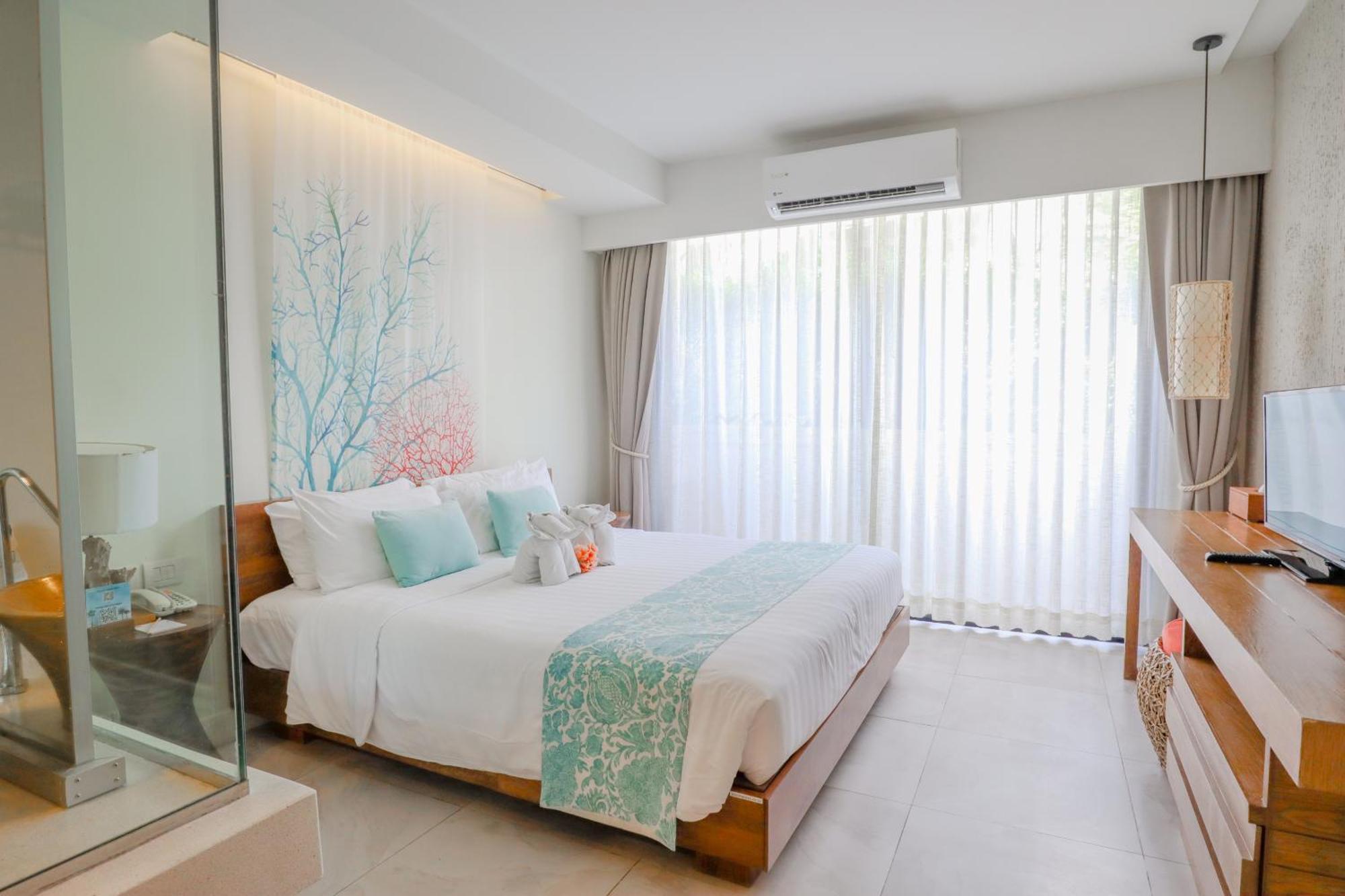 Bandara Resort, Phuket 4*