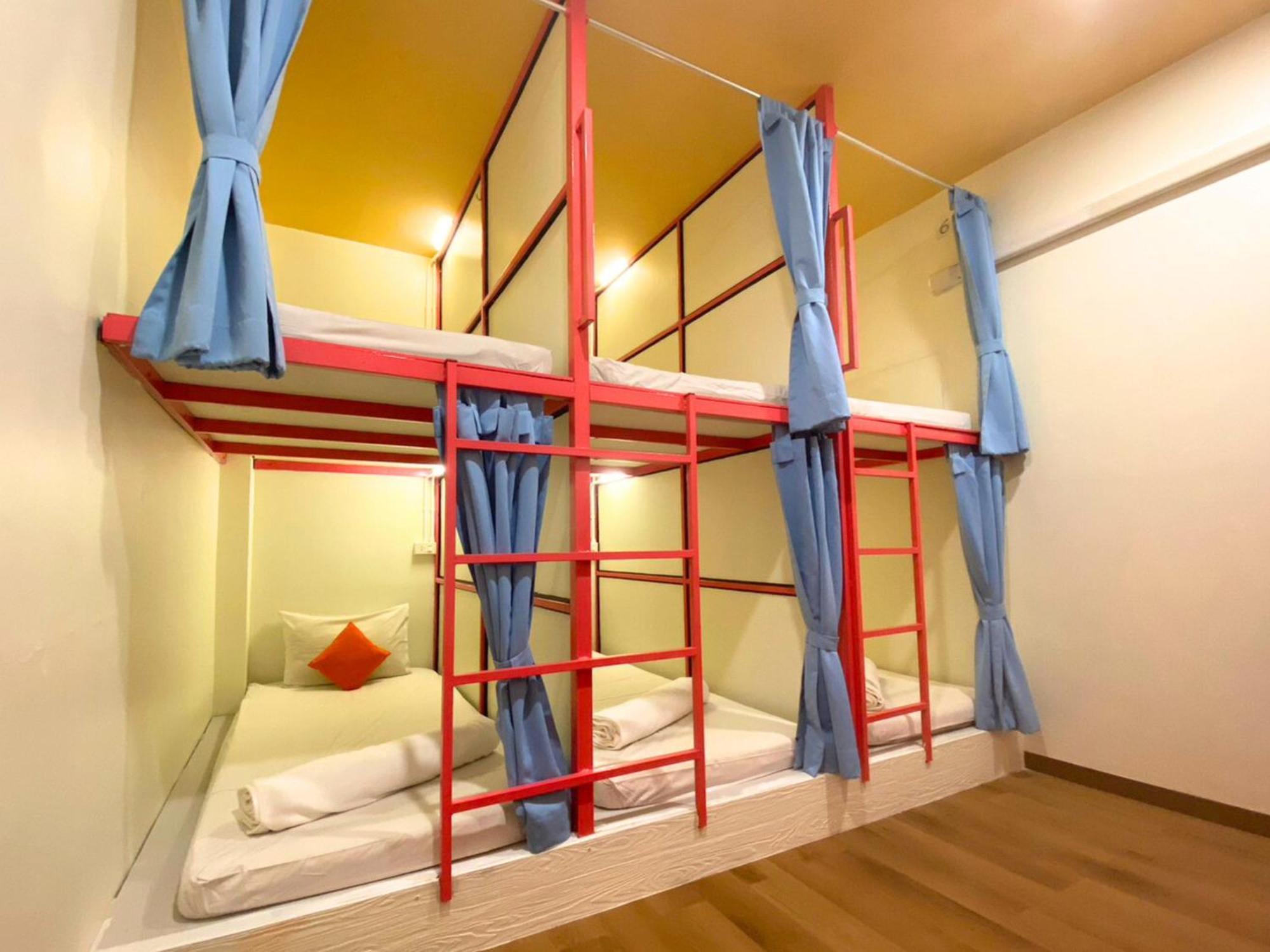 Sleepy Station Hostel *