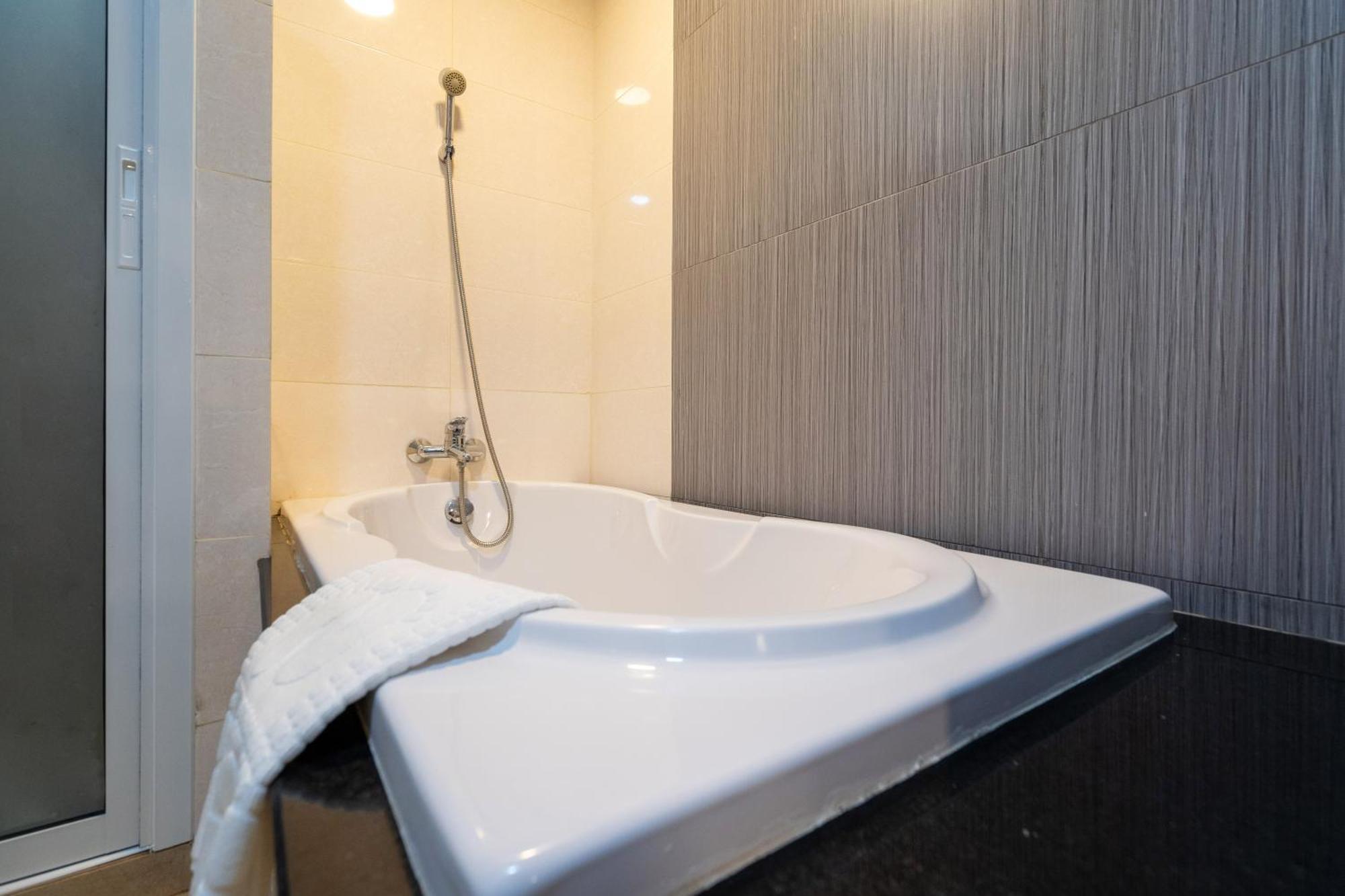 Phuket , 2 Bedroom Pool Apartment, *
