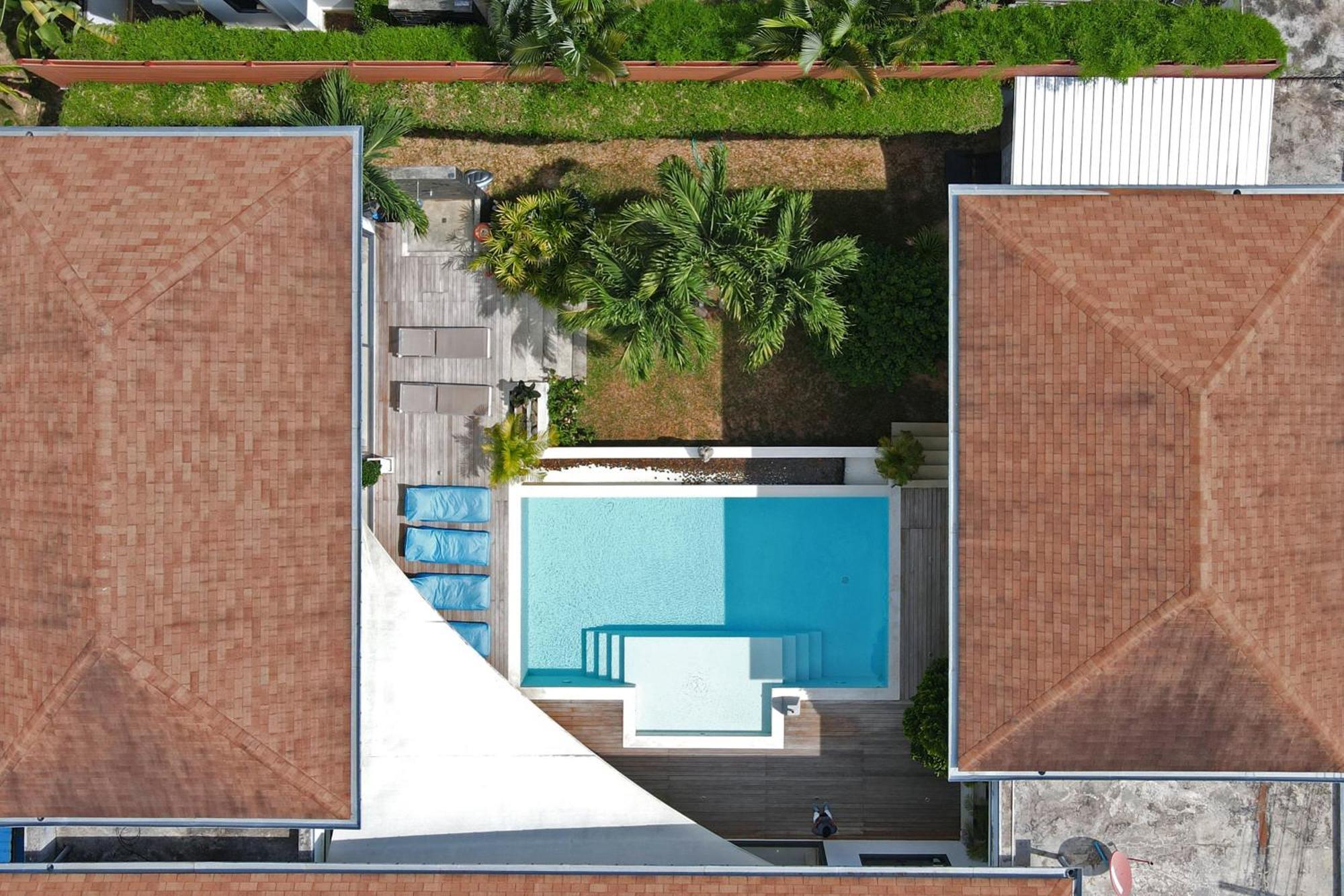 Luxury 4br Virginie, Salt Pool, & Naiharn Villa