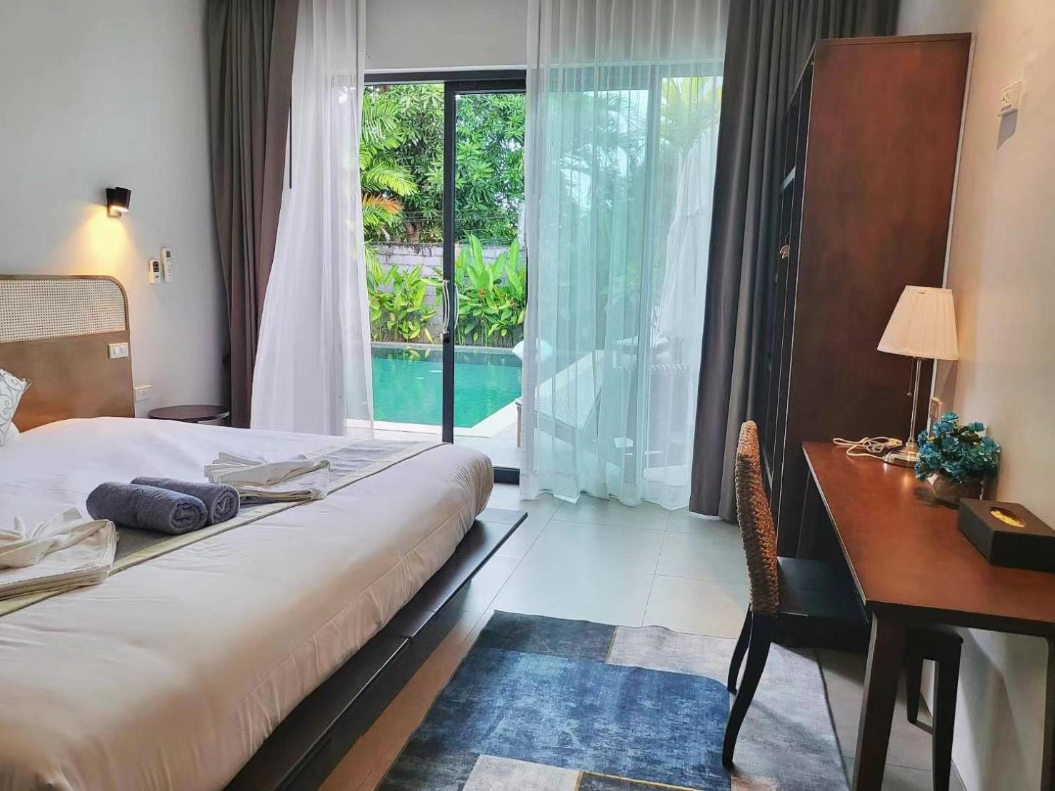 Villa E Near Bangtao Beach ,普吉高端社区邦涛区度假村私人泳池别墅 *