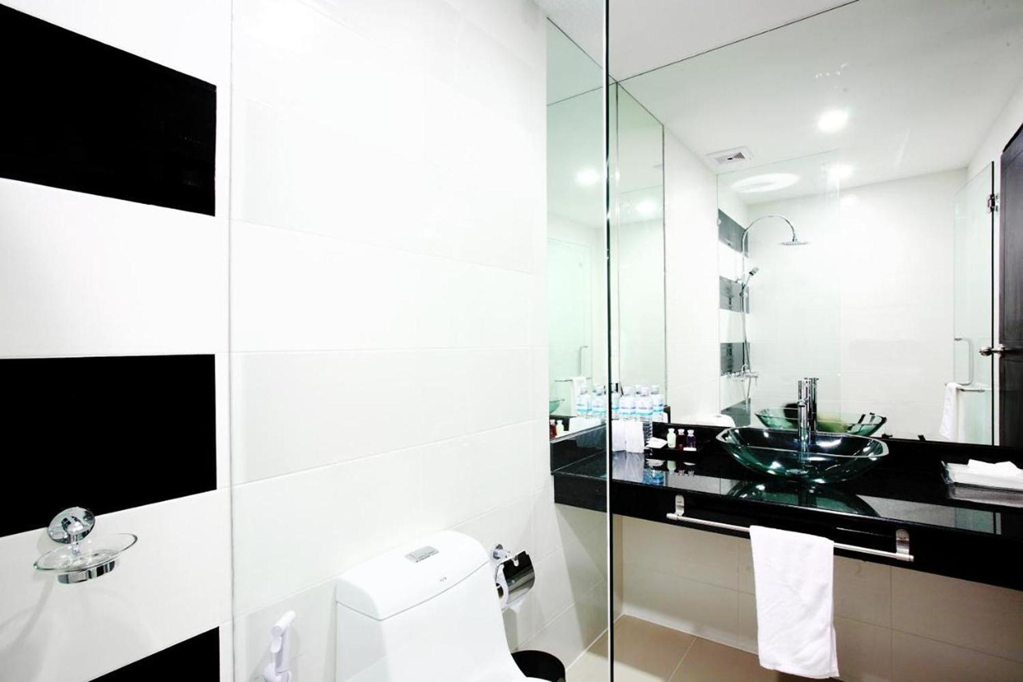 Hotel One World One Naiharn