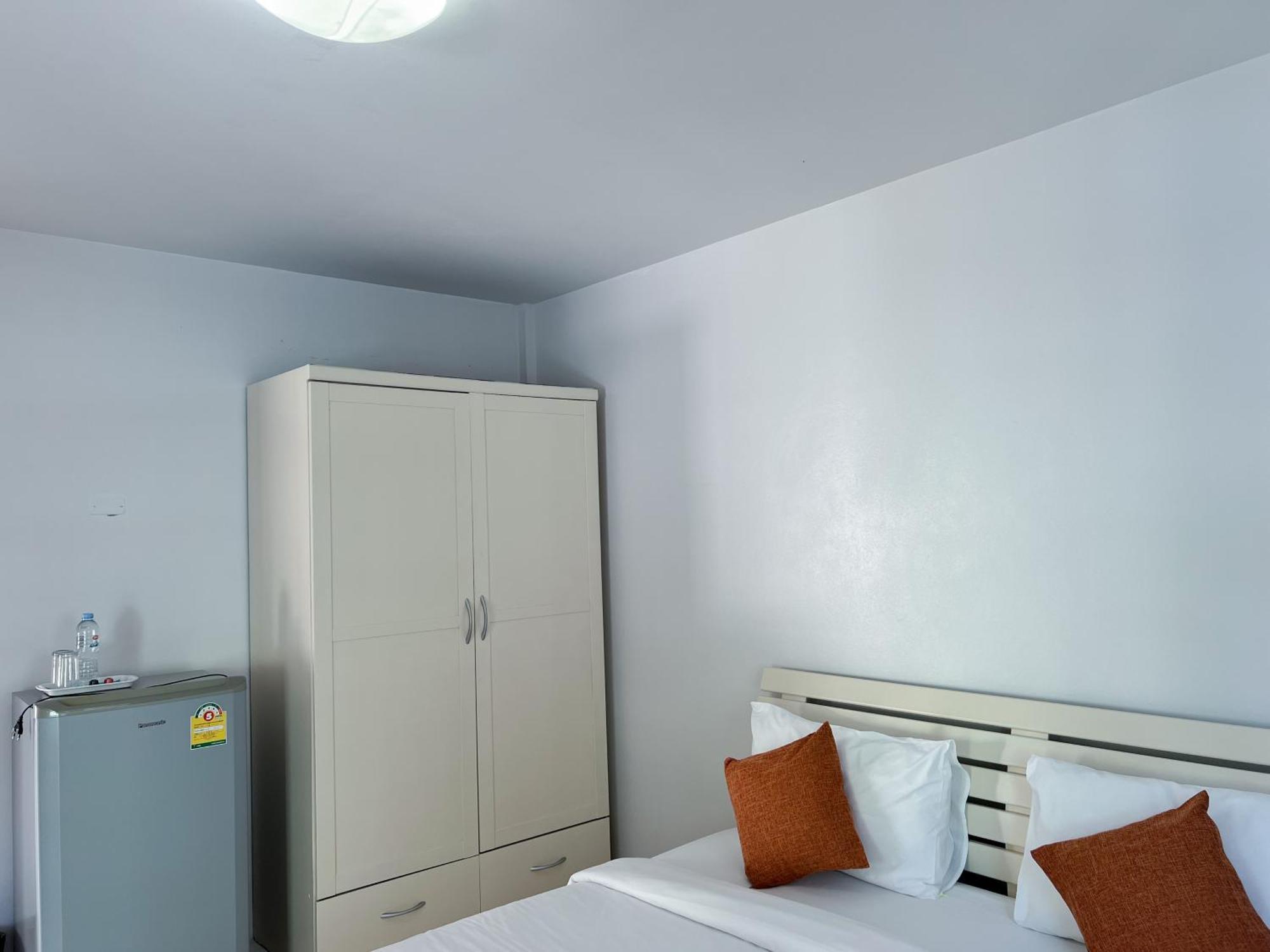 The 4 Blocks At Noi Guest house *