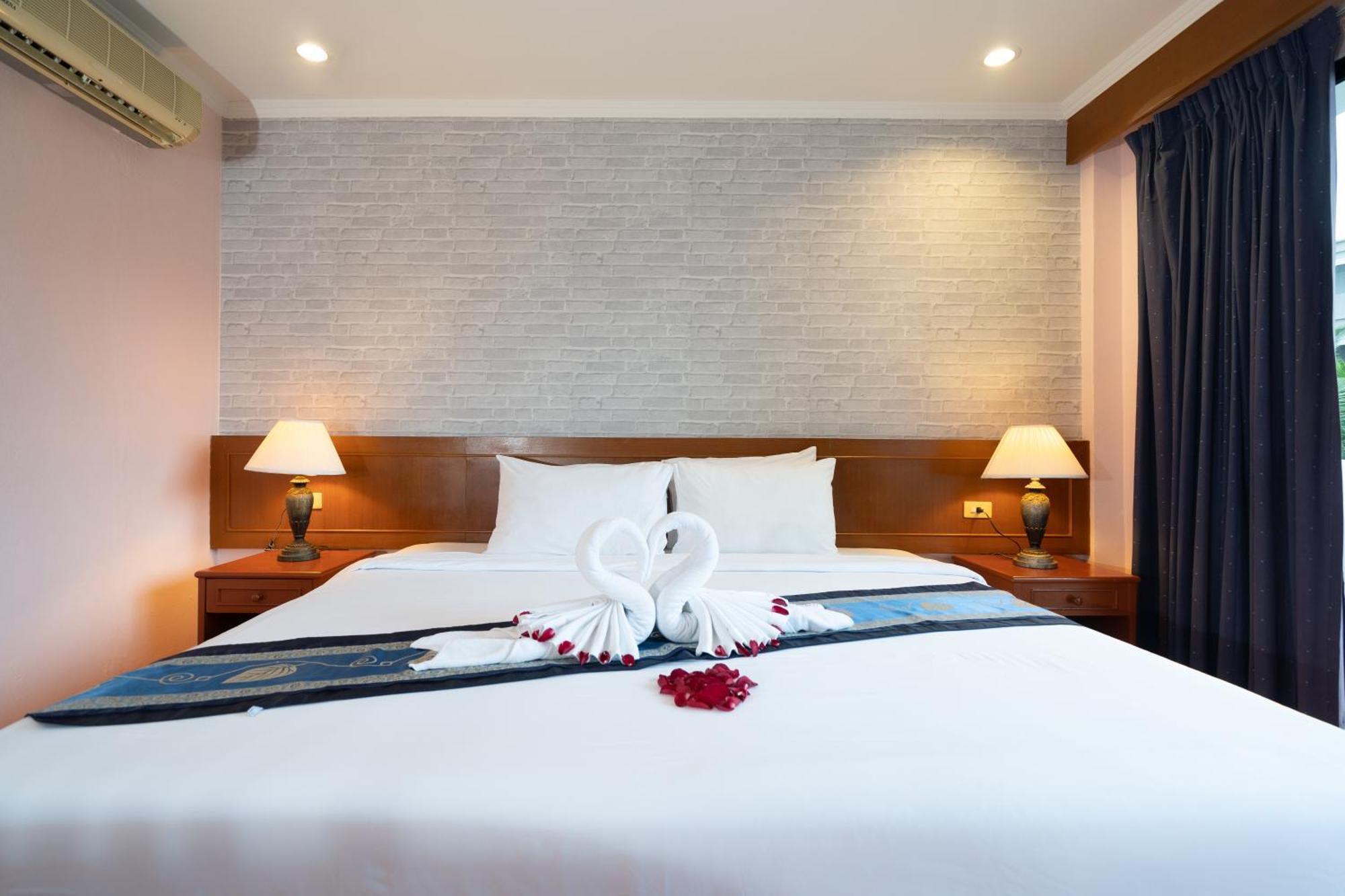 And Apartment Patong