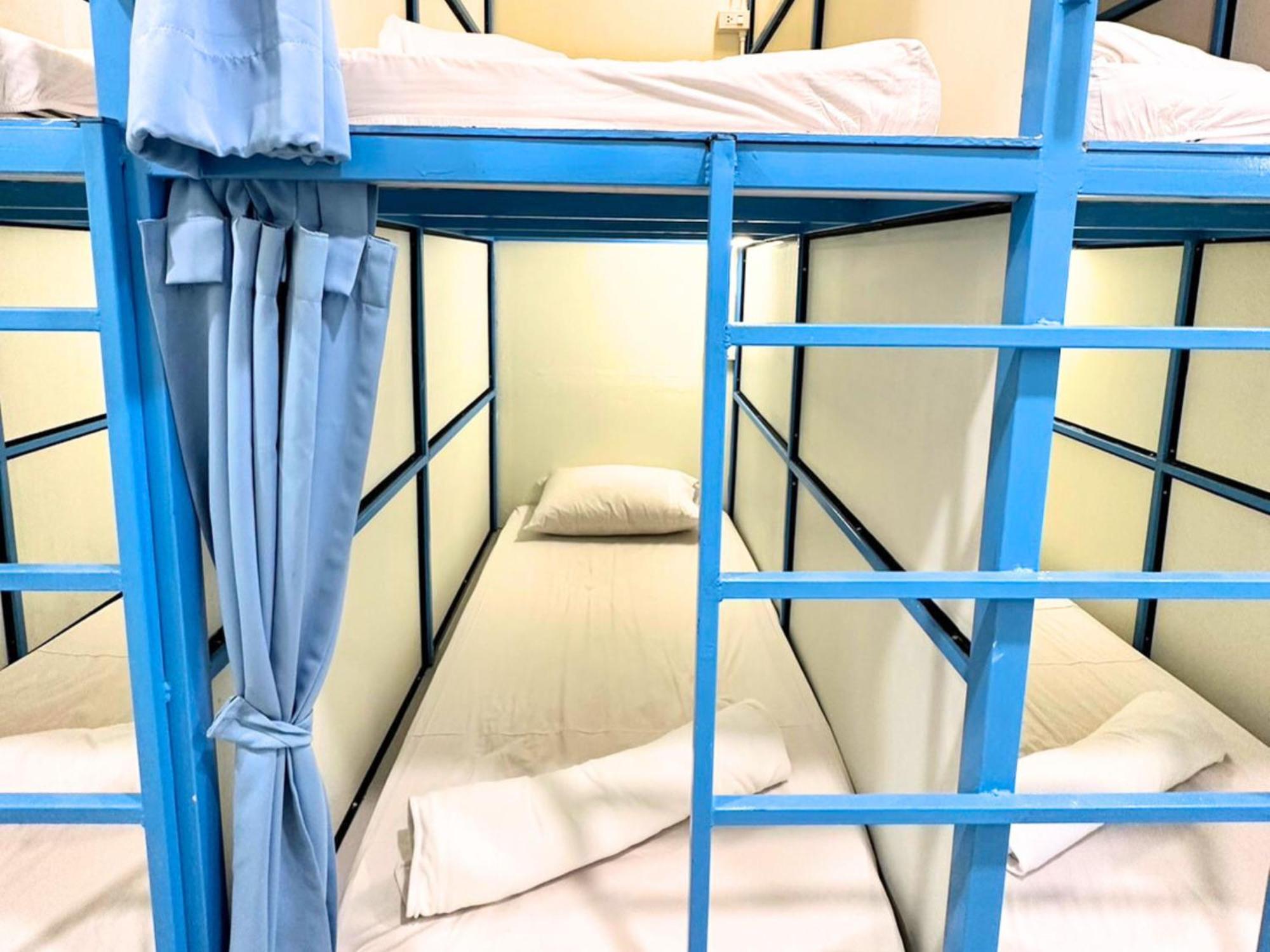 Sleepy Station Hostel *
