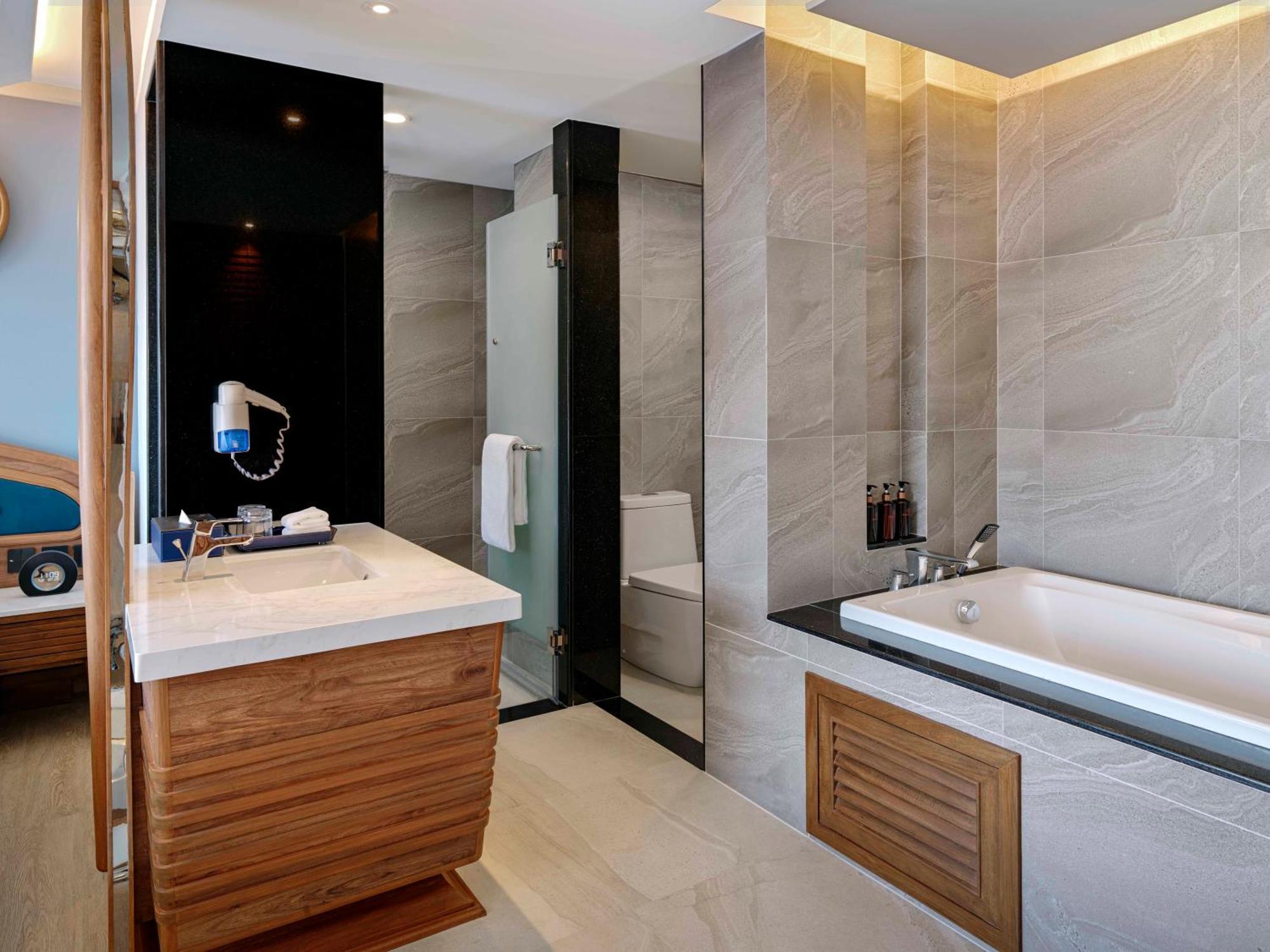 Hotel The Oceanic Sportel - Sha Extra Phuket