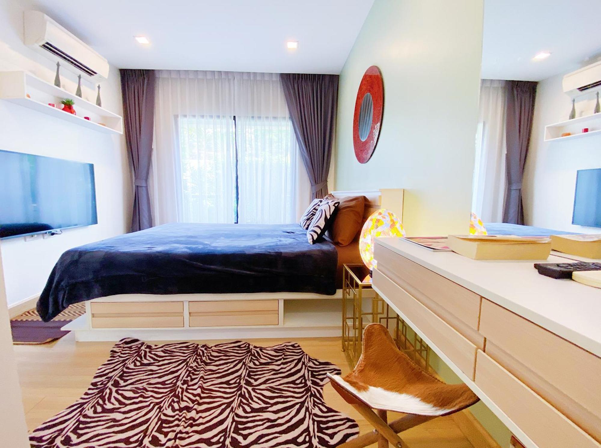 Wow 2 Bedroom Seaview, Pool, Gym, Walk To Beautiful Apartment *