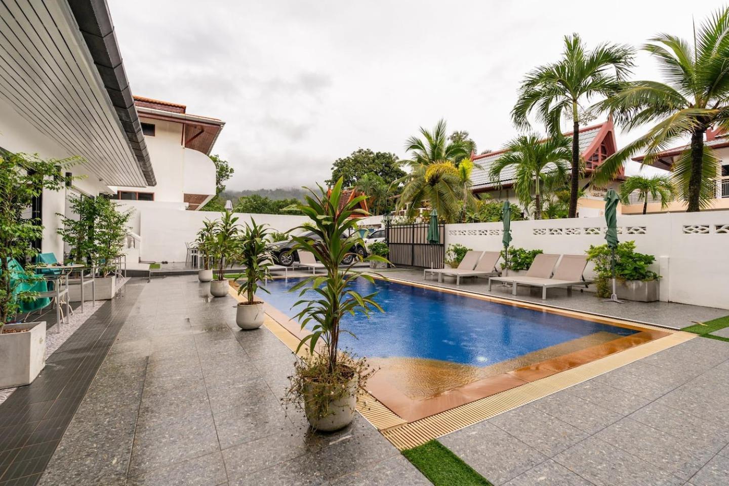Fantasy - 2 Bedroom Pool View - *