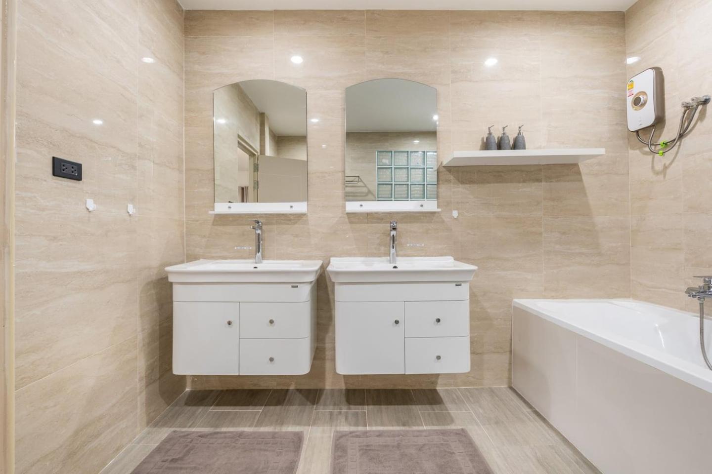 Fantasy - 2 Bedroom Pool View -