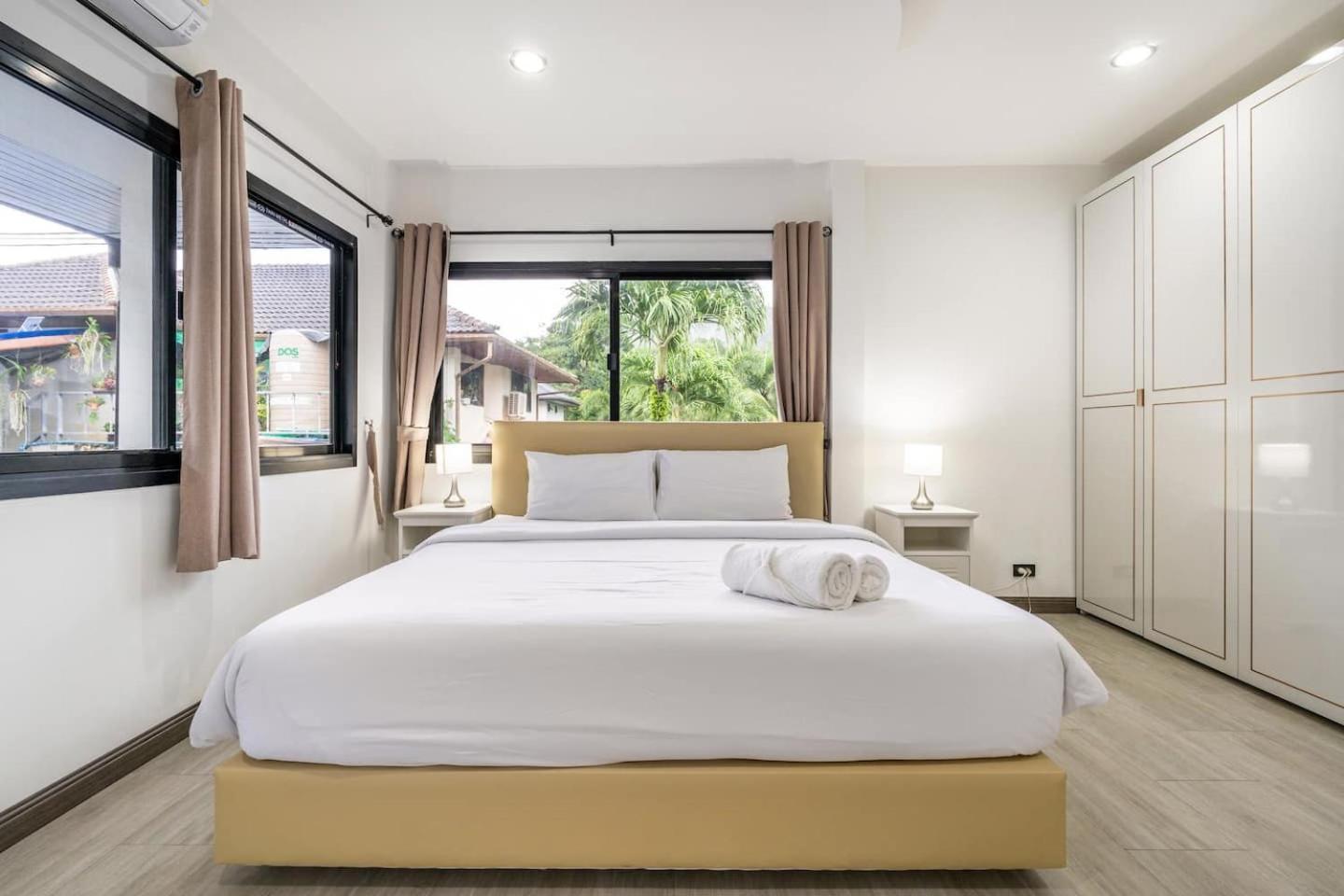 Fantasy - 2 Bedroom Pool View - *