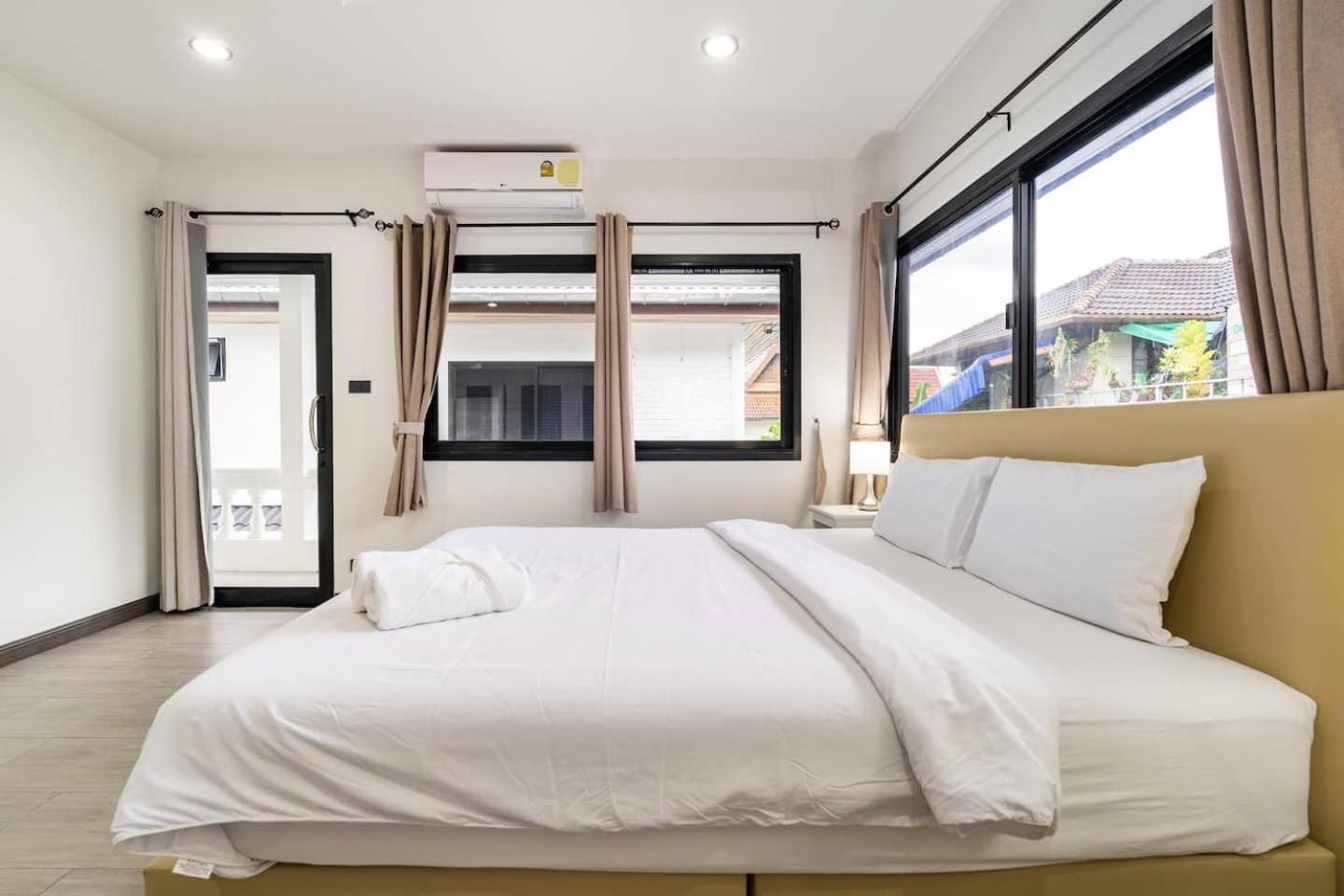 Fantasy - 2 Bedroom Pool View -
