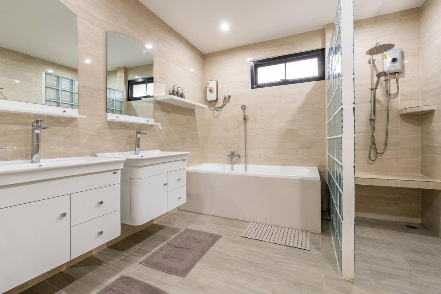 Apartment Fantasy - 2 Bedroom Pool View - *