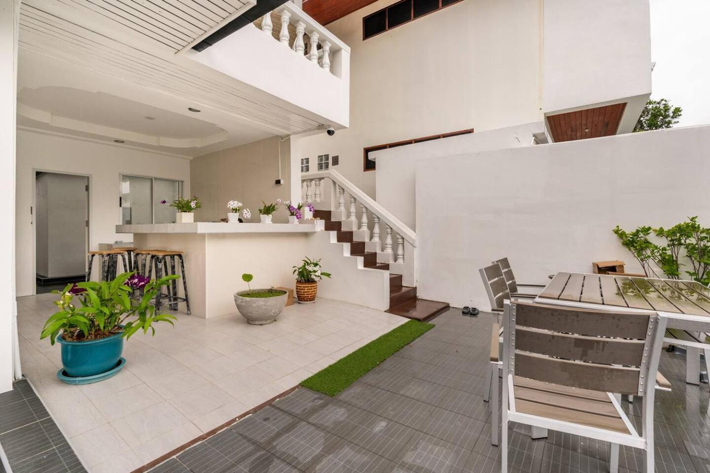 Apartment Fantasy - 2 Bedroom Pool View -
