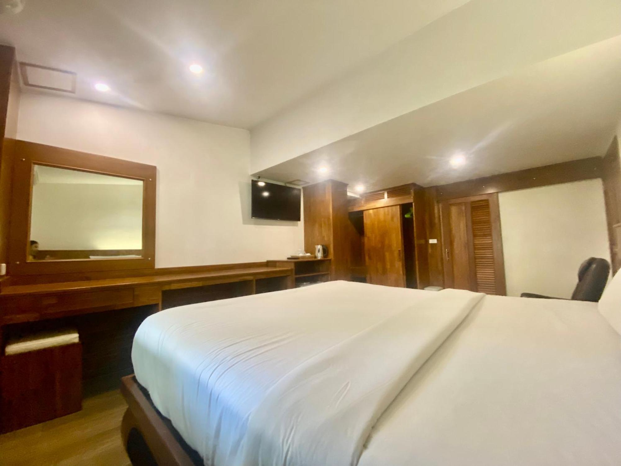 Palace - Sha Extra 3*