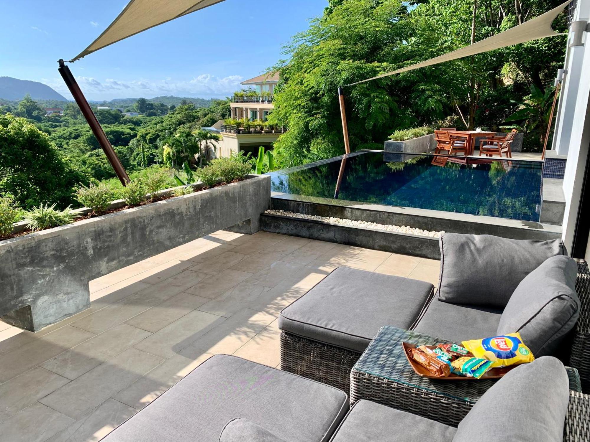 Apartment Infinity Pool At Viewpoint