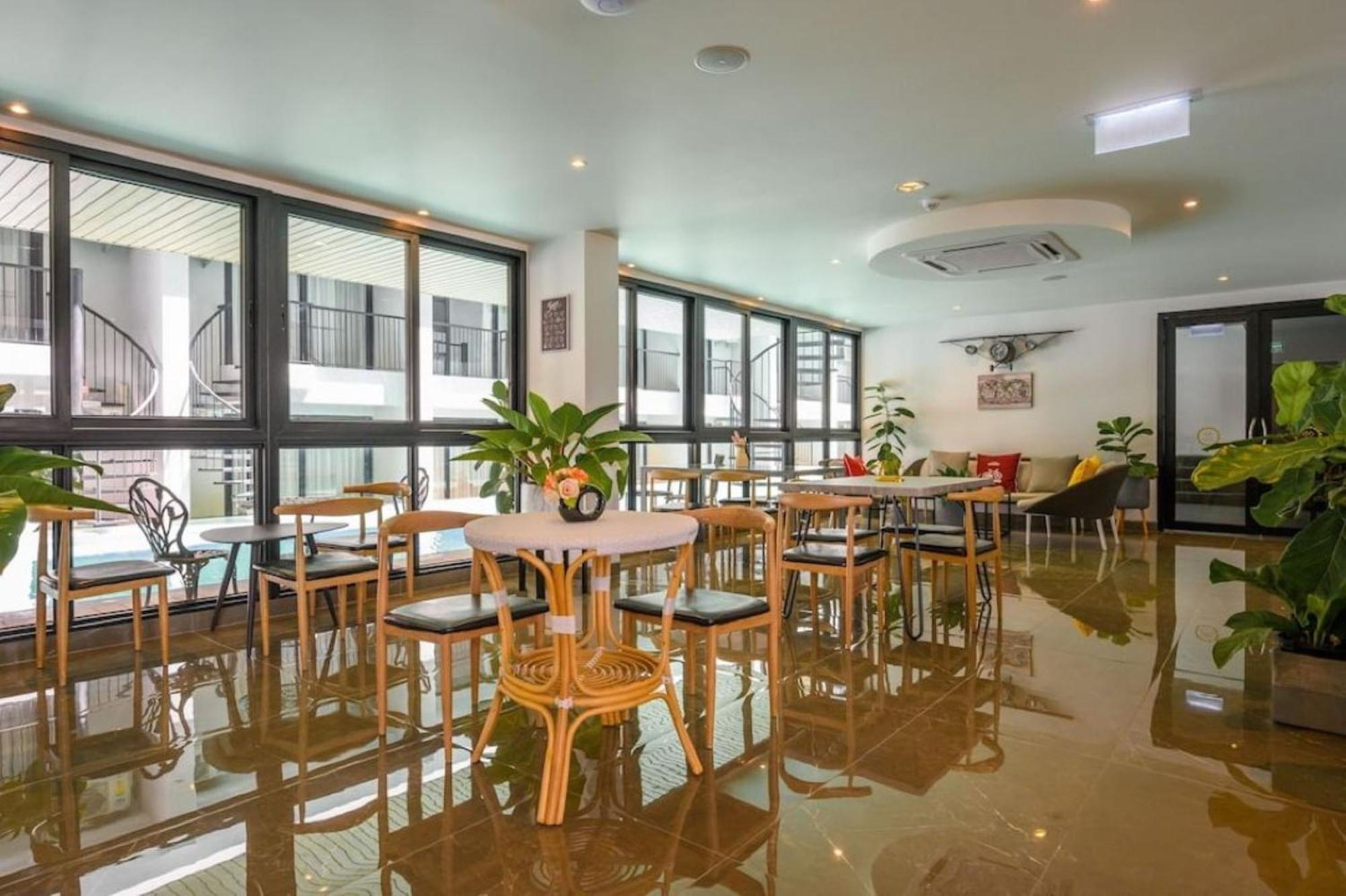 Hotel Tour De Phuket - Sha 4*