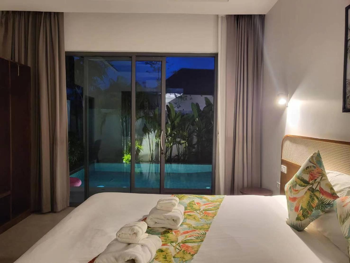 Villa E Near Bangtao Beach ,普吉高端社区邦涛区度假村私人泳池别墅