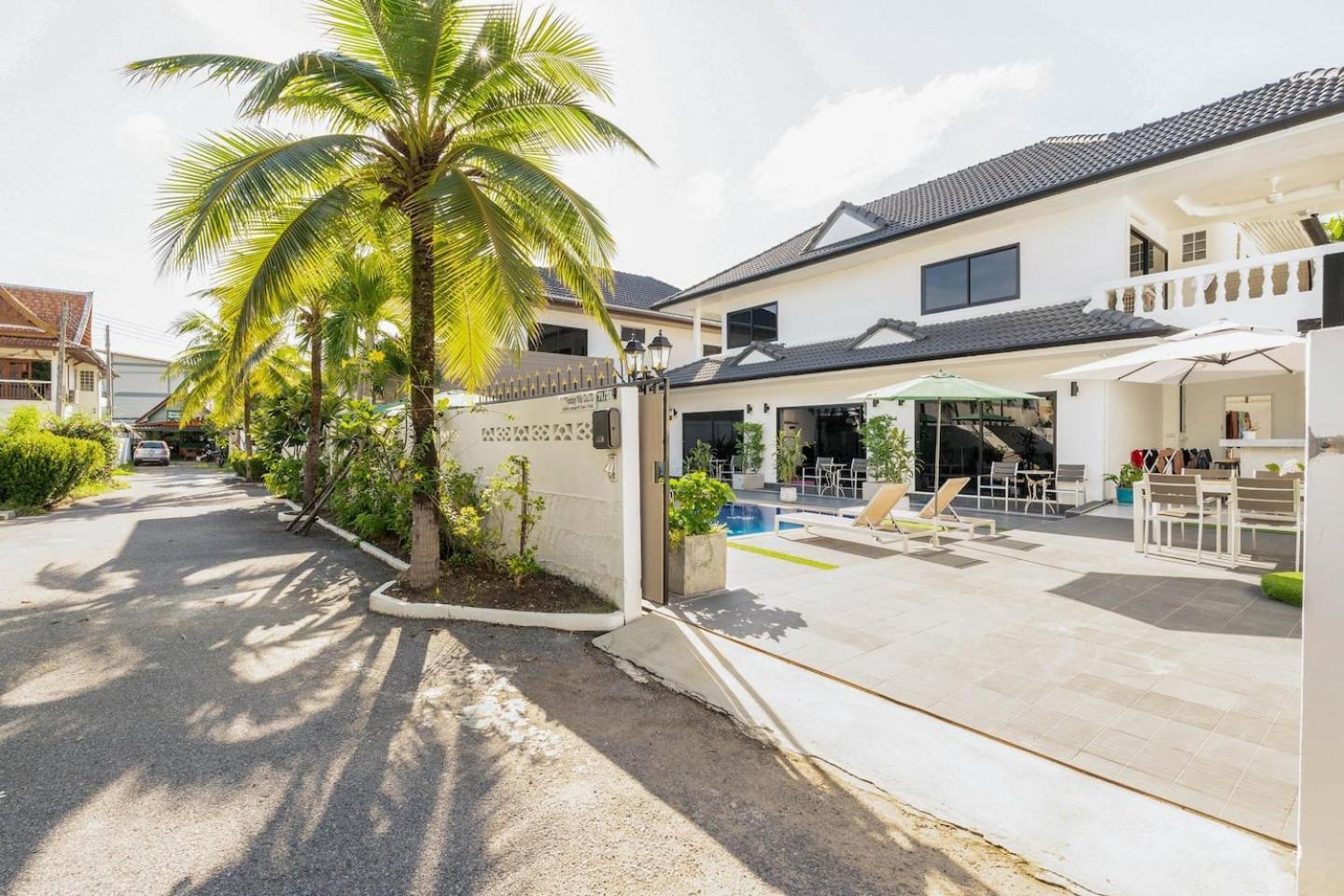 Fantasy 5 Bedroom Modern Private Pool Villa *