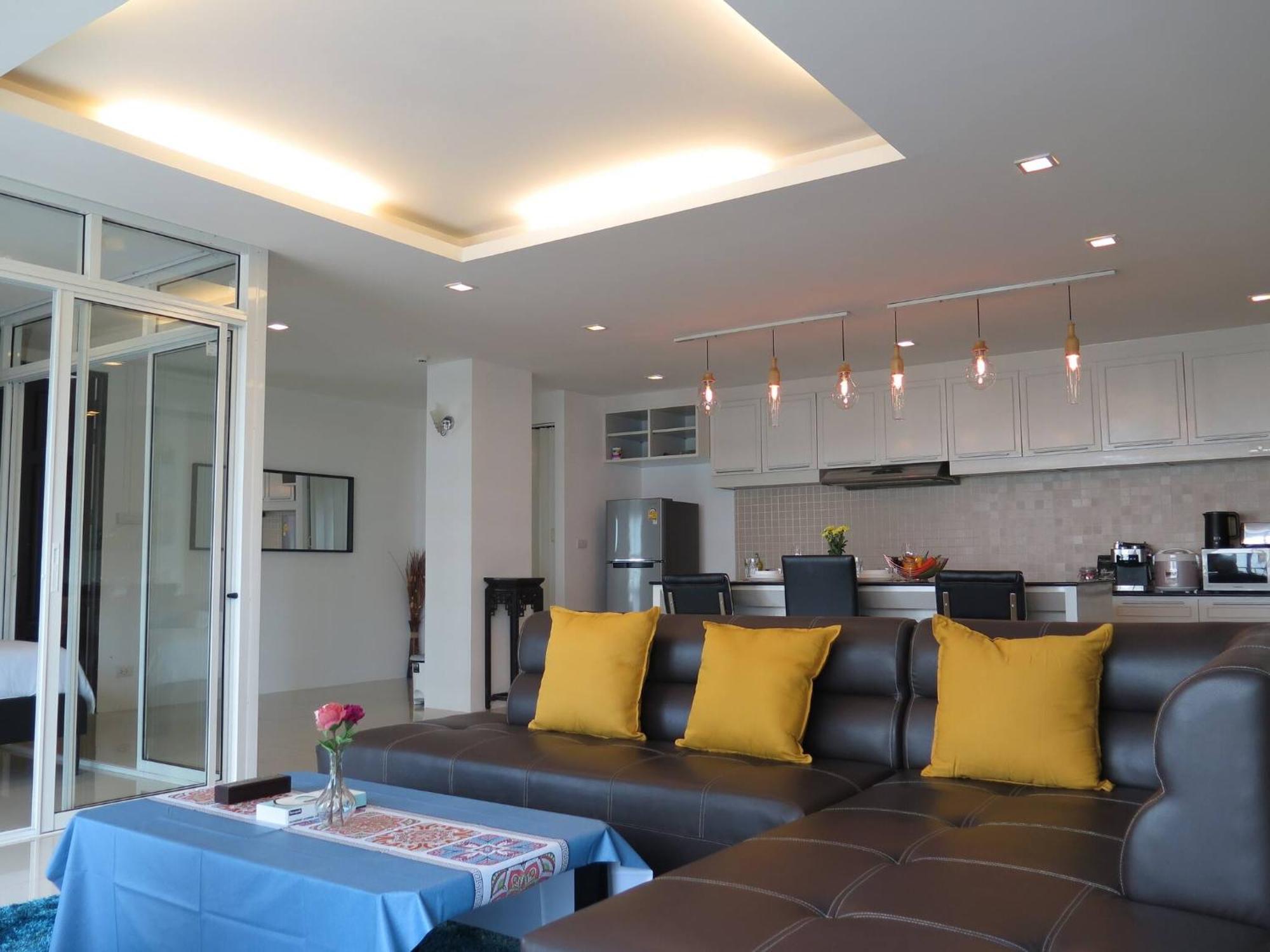 618-penthouse 3 Bedrooms Walking To Apartment *