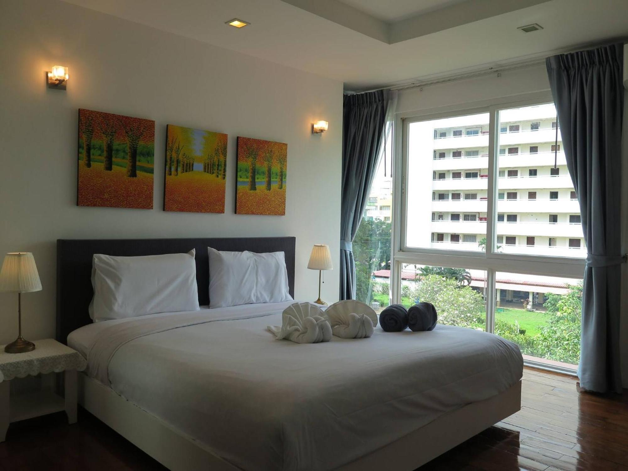 618-penthouse 3 Bedrooms Walking To