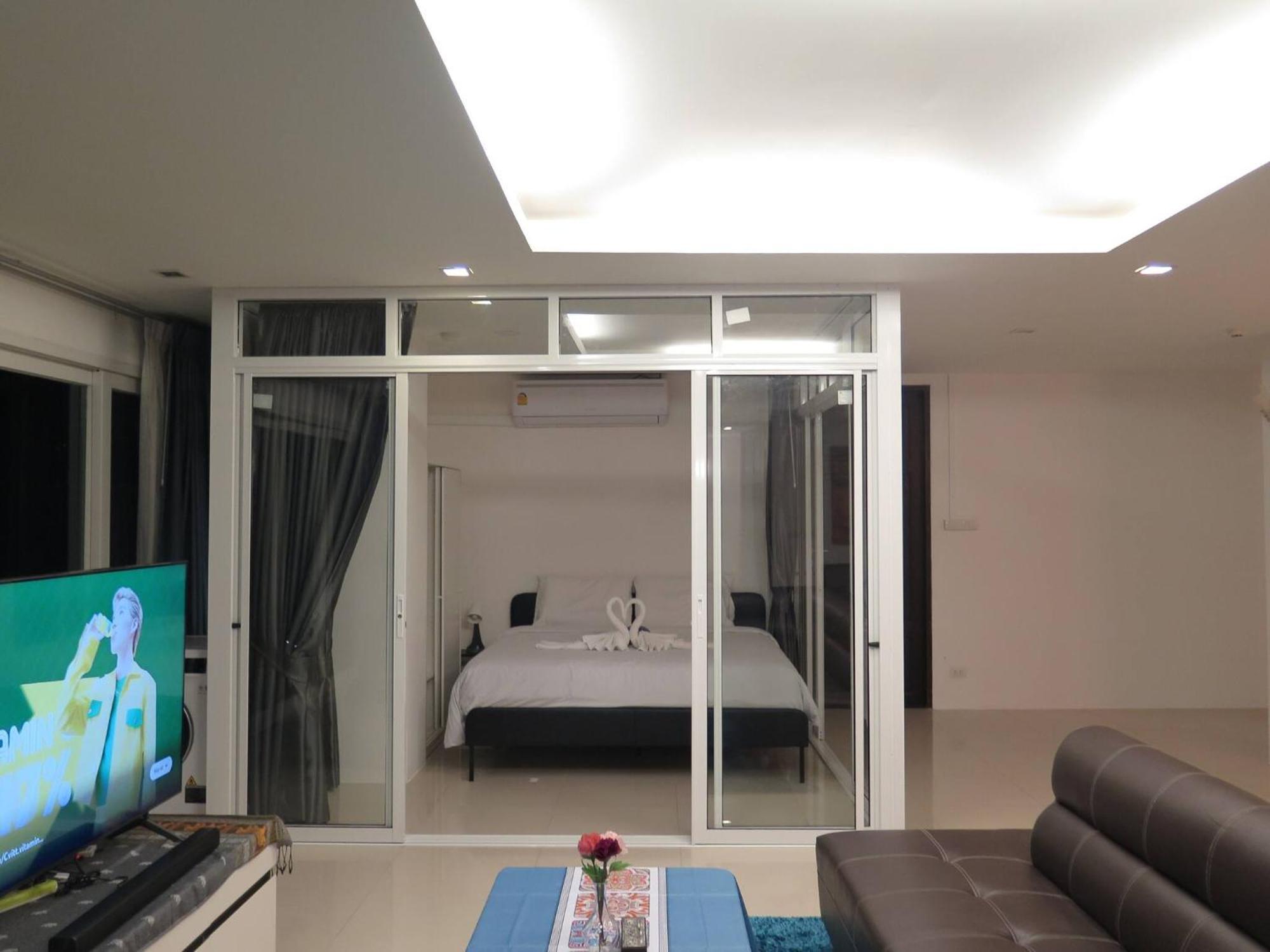 618-penthouse 3 Bedrooms Walking To