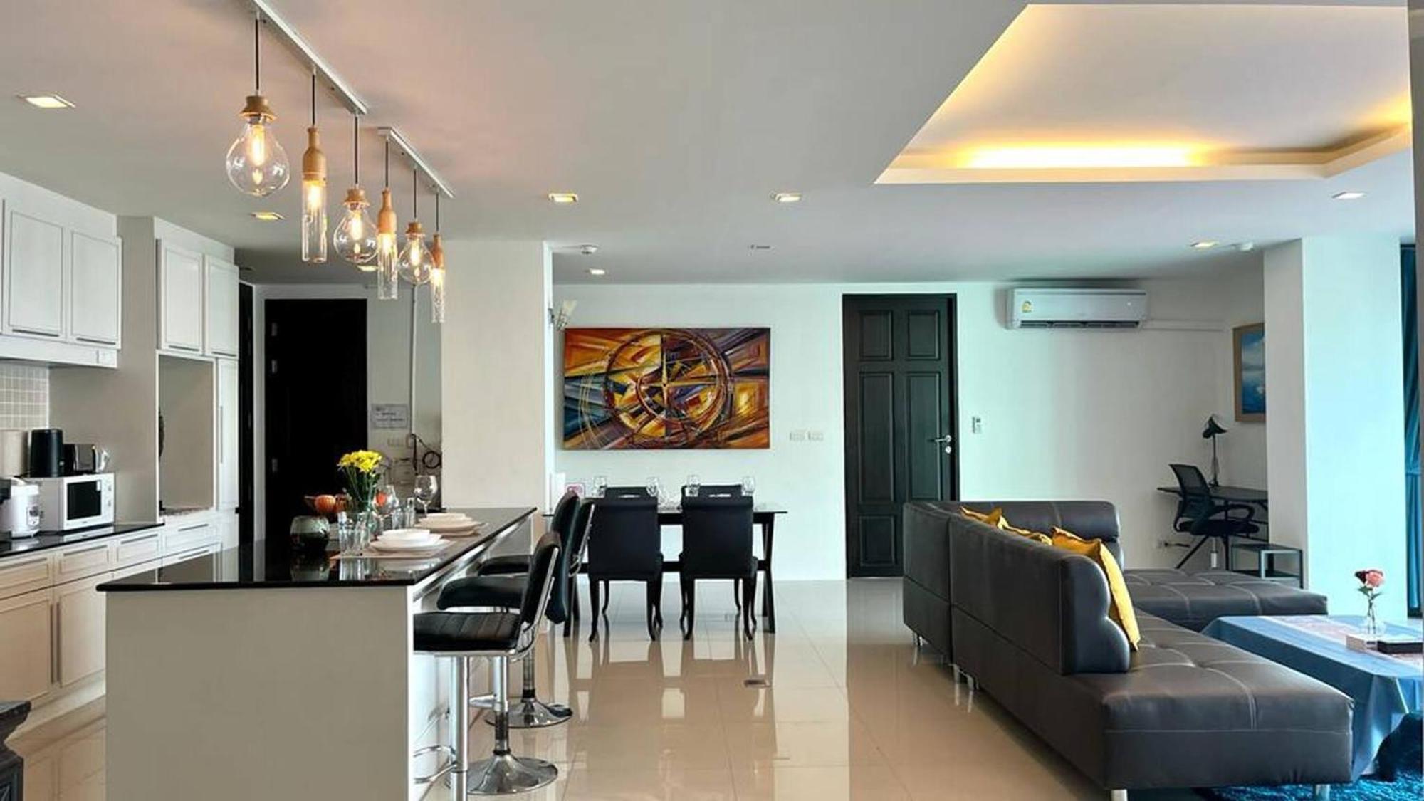 Apartment 618-penthouse 3 Bedrooms Walking To Patong