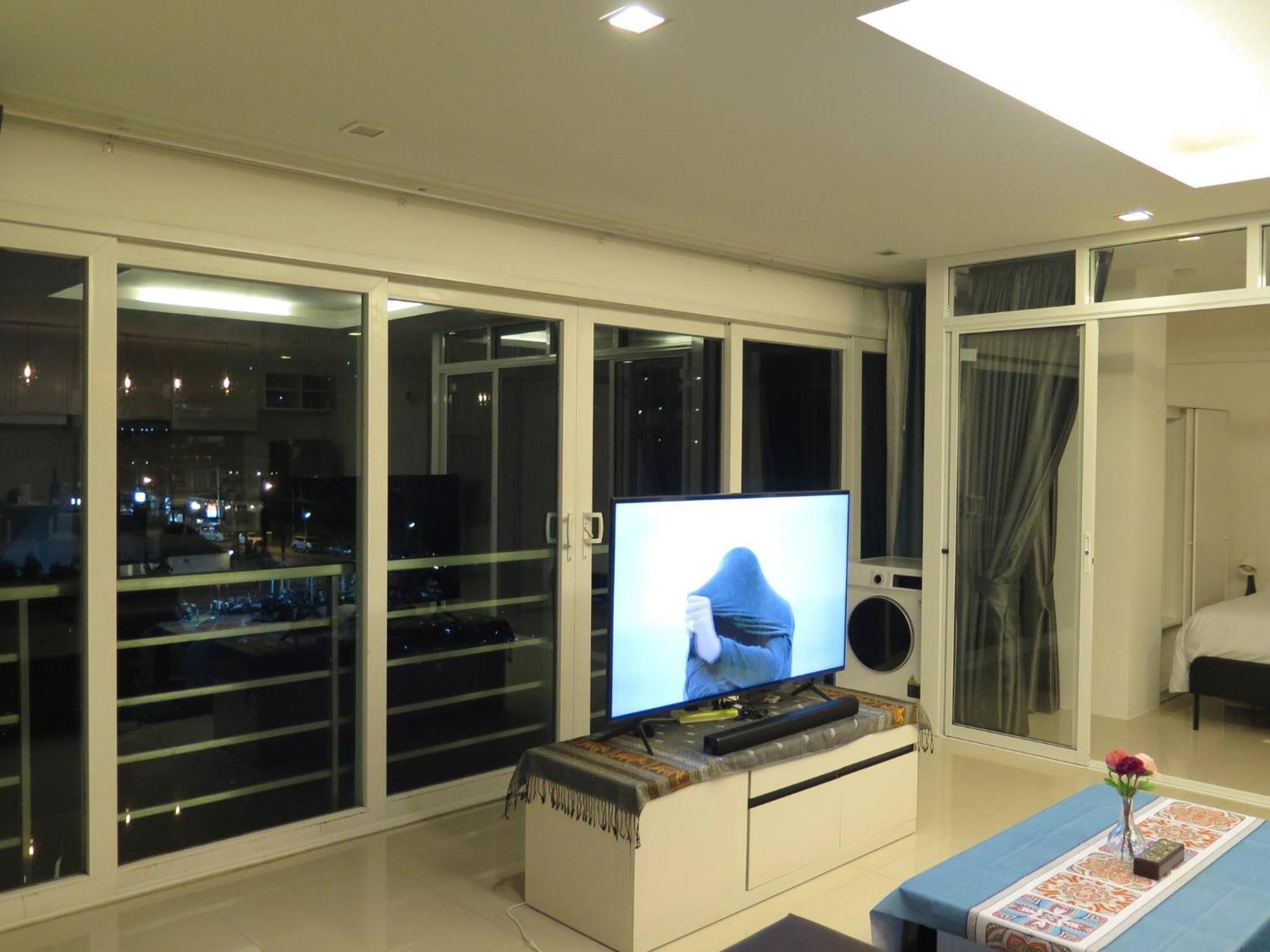 618-penthouse 3 Bedrooms Walking To