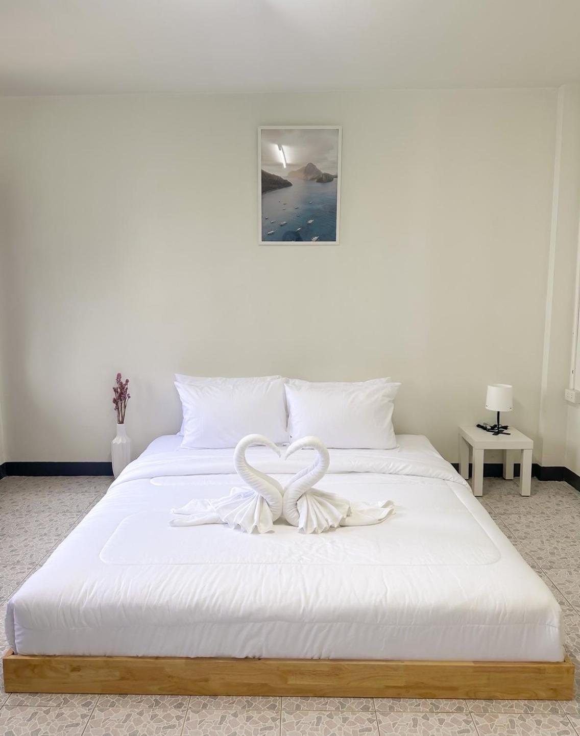 Hotel Montana & Phuket 3*