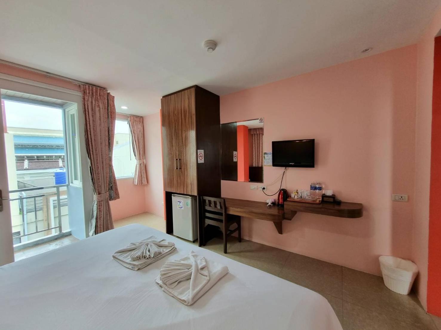 Hotel 77 & 3*