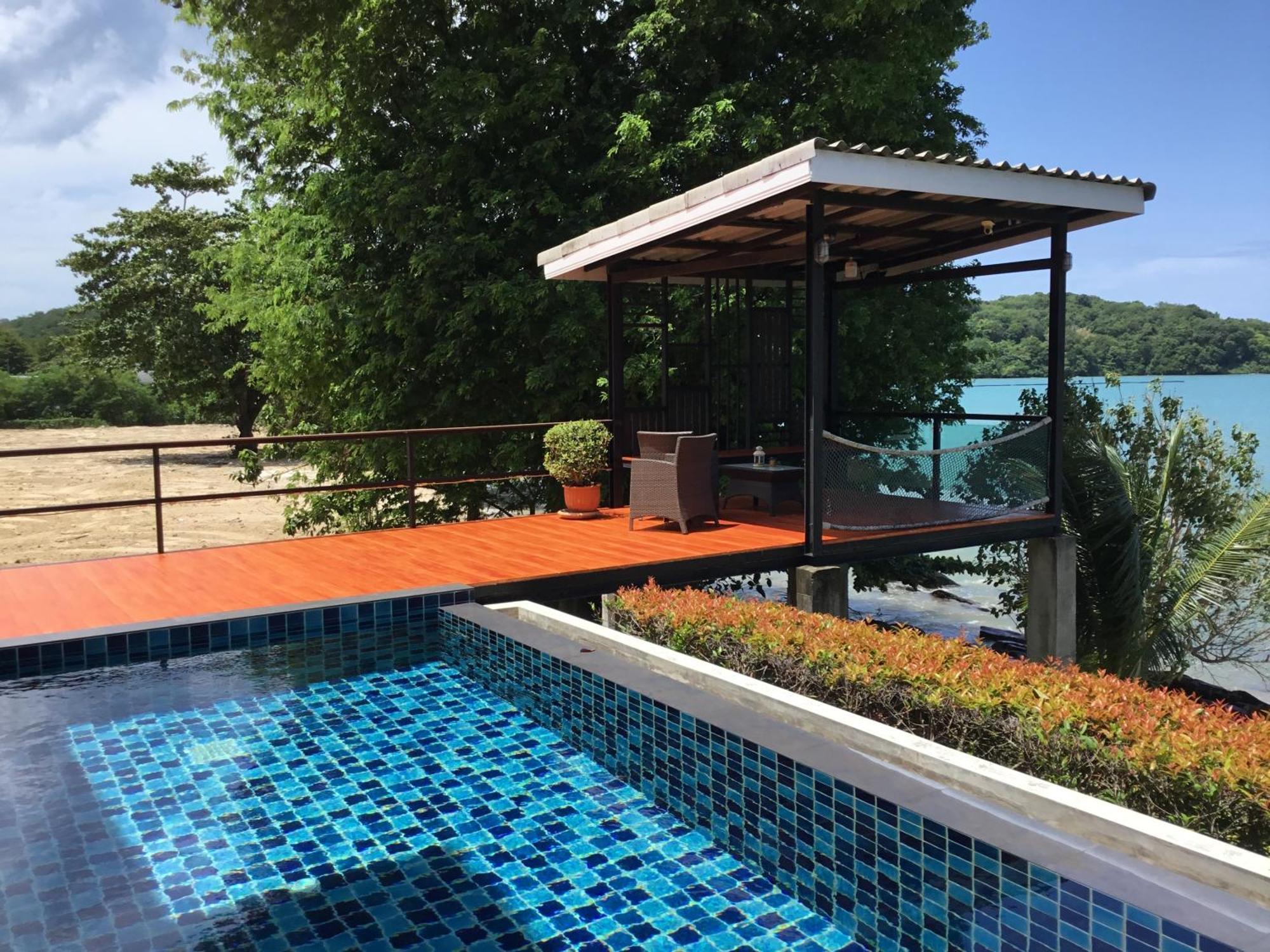 Koh Sirey Beachfront Pool - 2 Bedrooms House *
