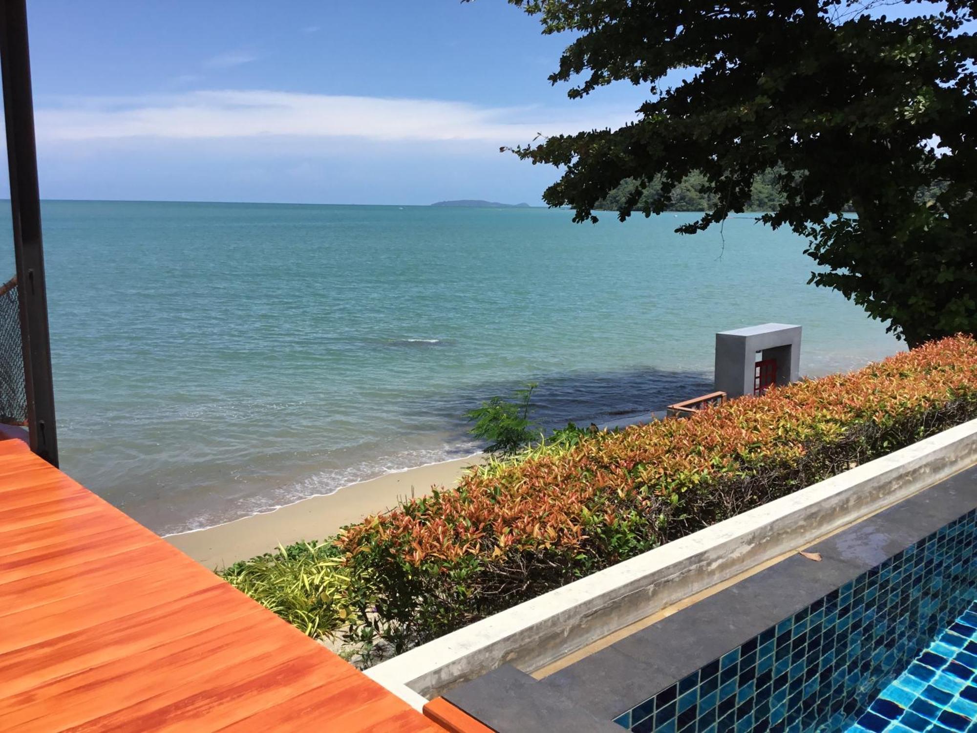 Koh Sirey Beachfront Pool Ferienhaus Phuket