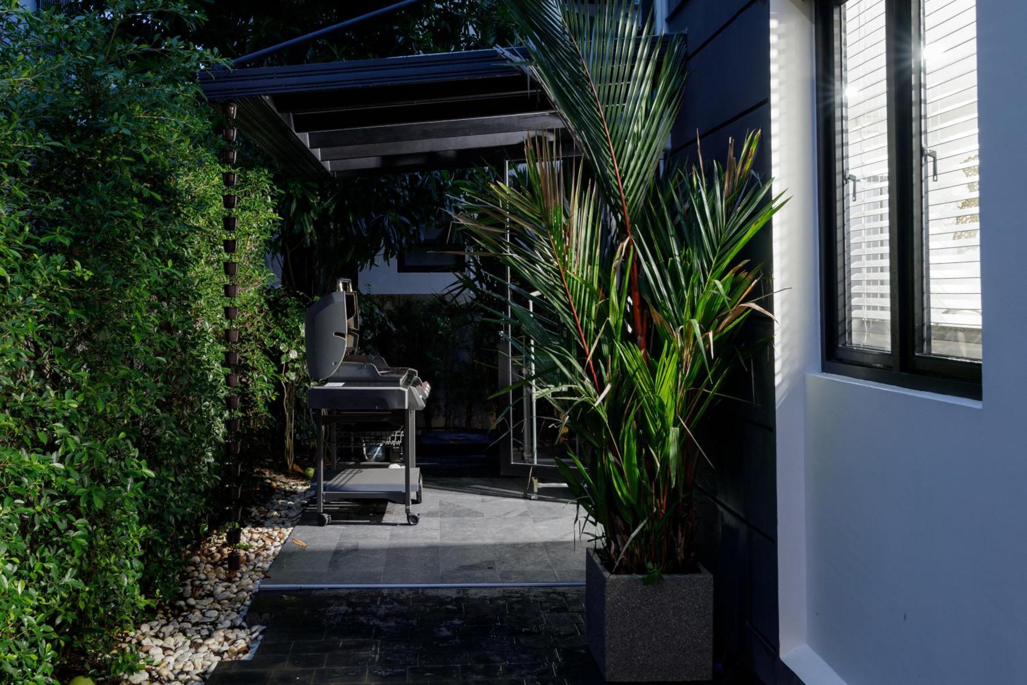 Modern With Pool Close To The - Lp #97 * Phuket