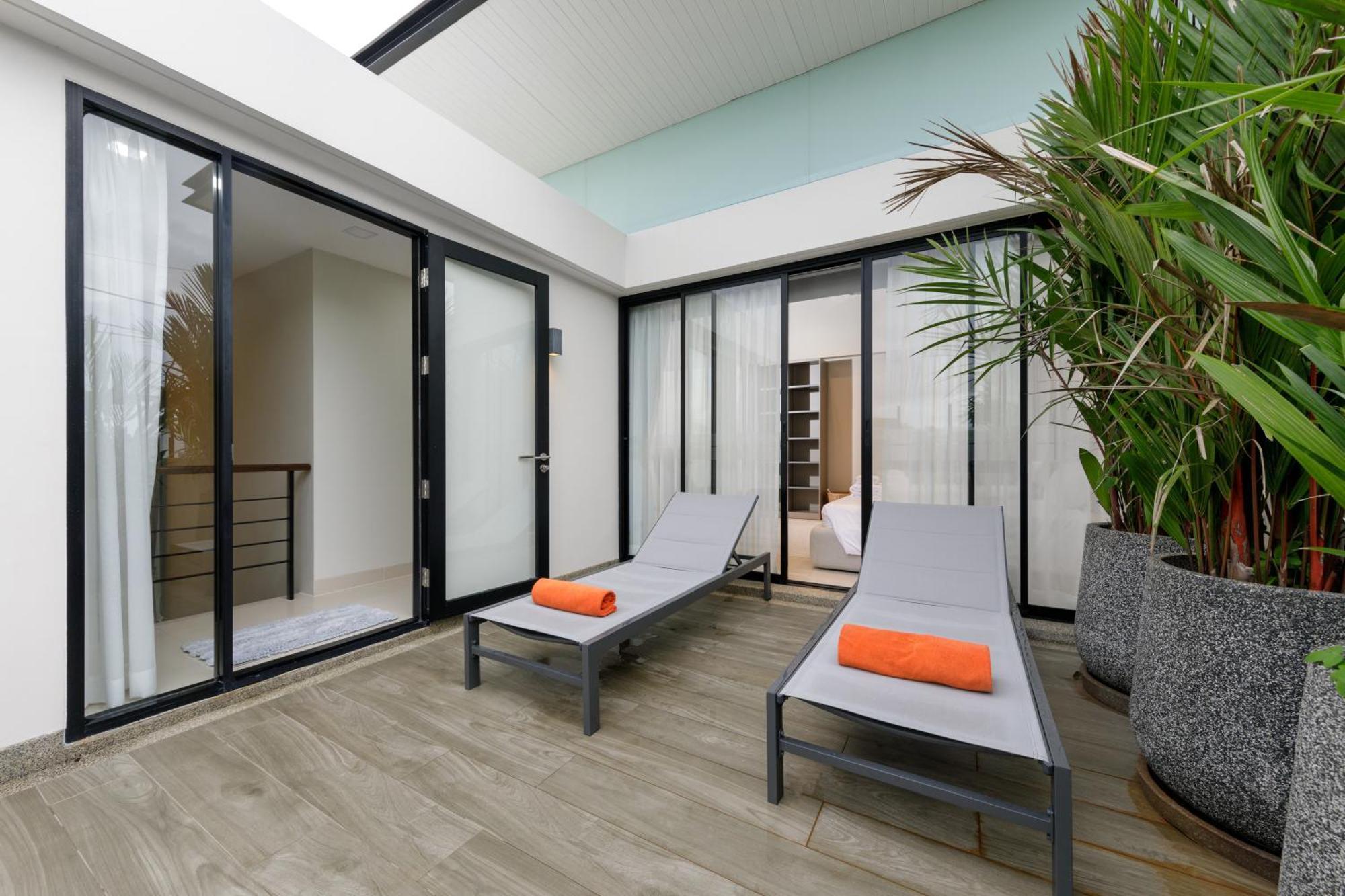 Modern With Pool Close To The - Lp #97