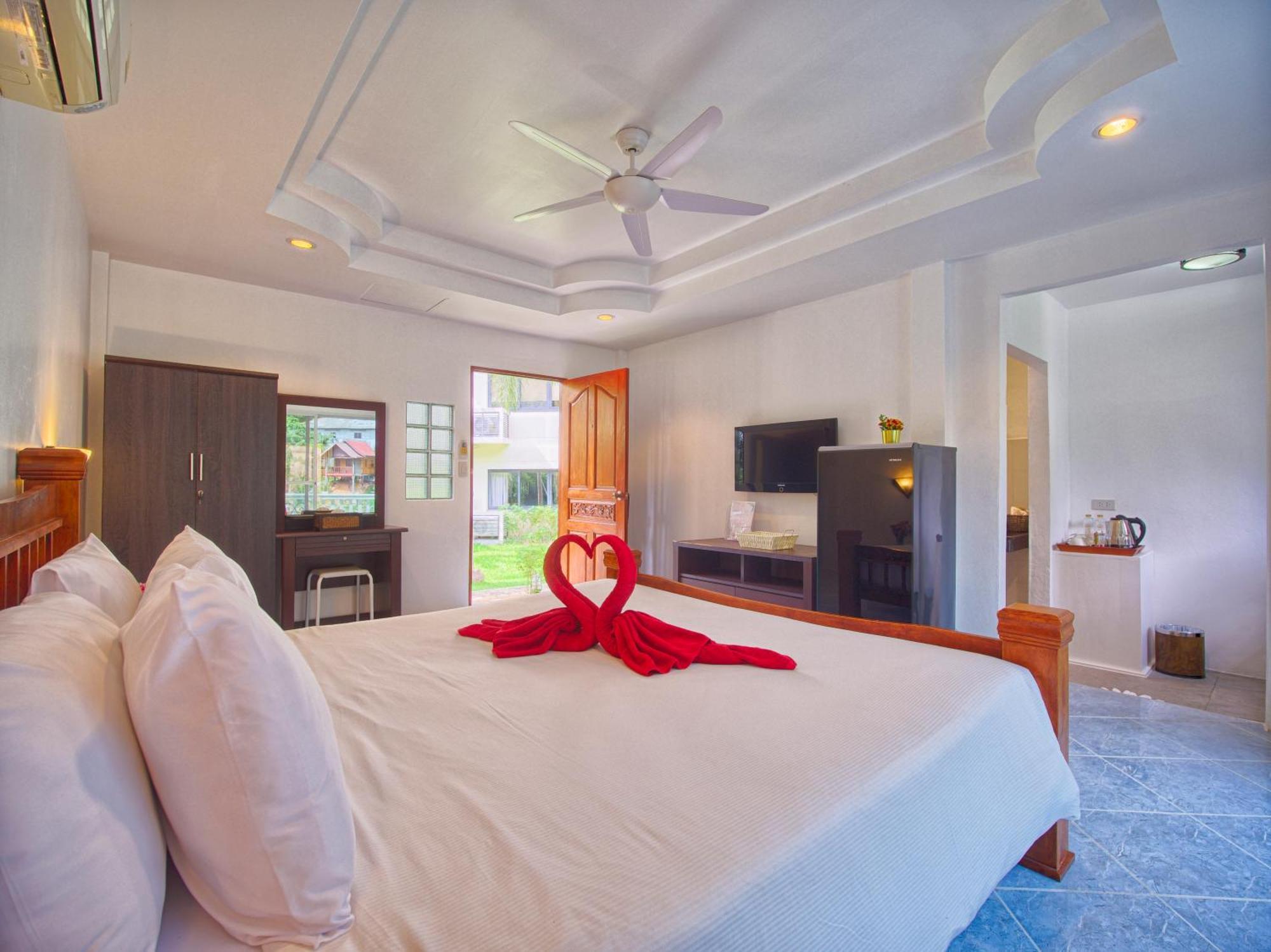 Serenity Lakeside Hotel 3*