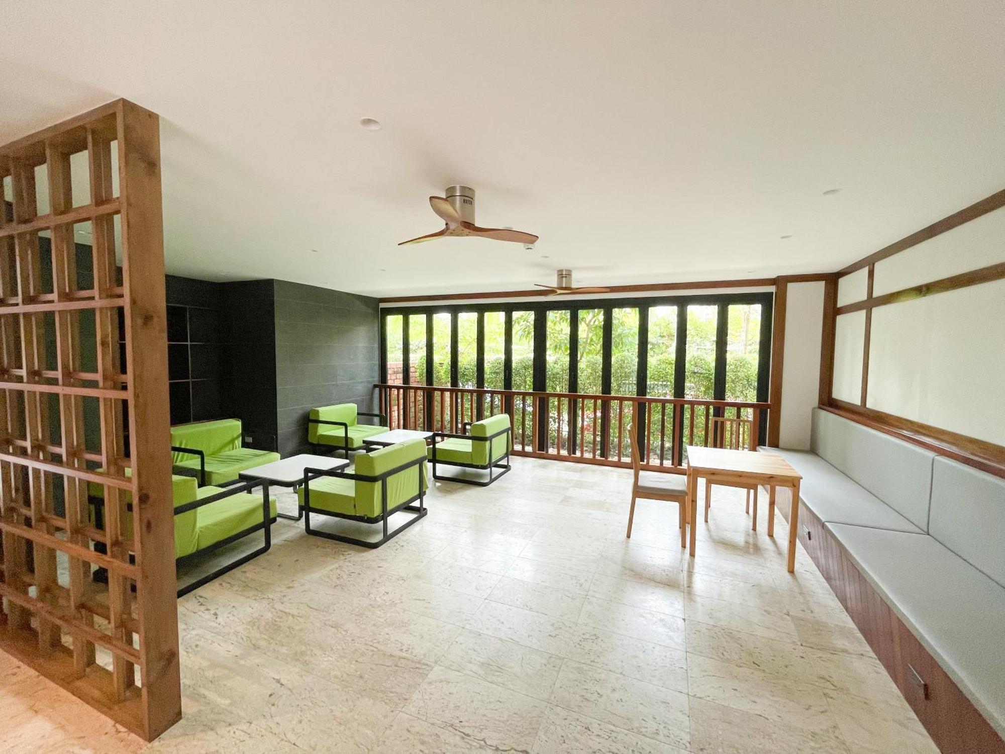 The Title V By Gregory Apartment *