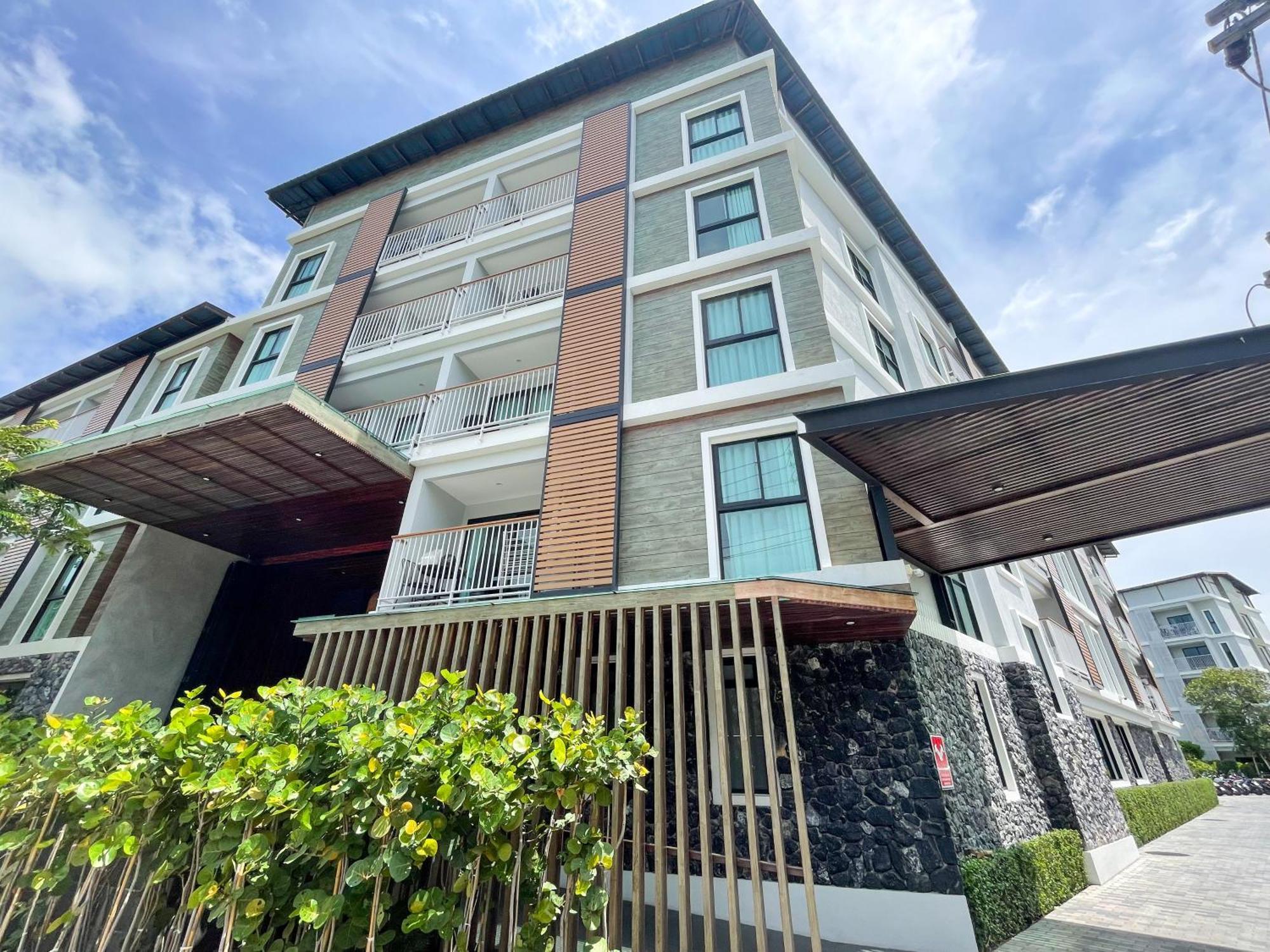The Title V By Gregory Apartment *