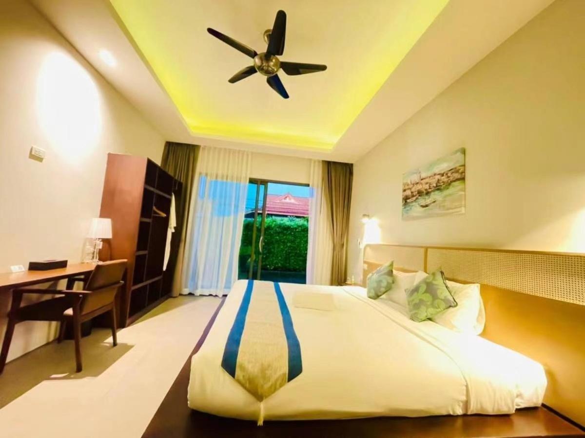 Villa E Near Bangtao Beach ,普吉高端社区邦涛区度假村私人泳池别墅 Bang Tao Beach (Phuket)