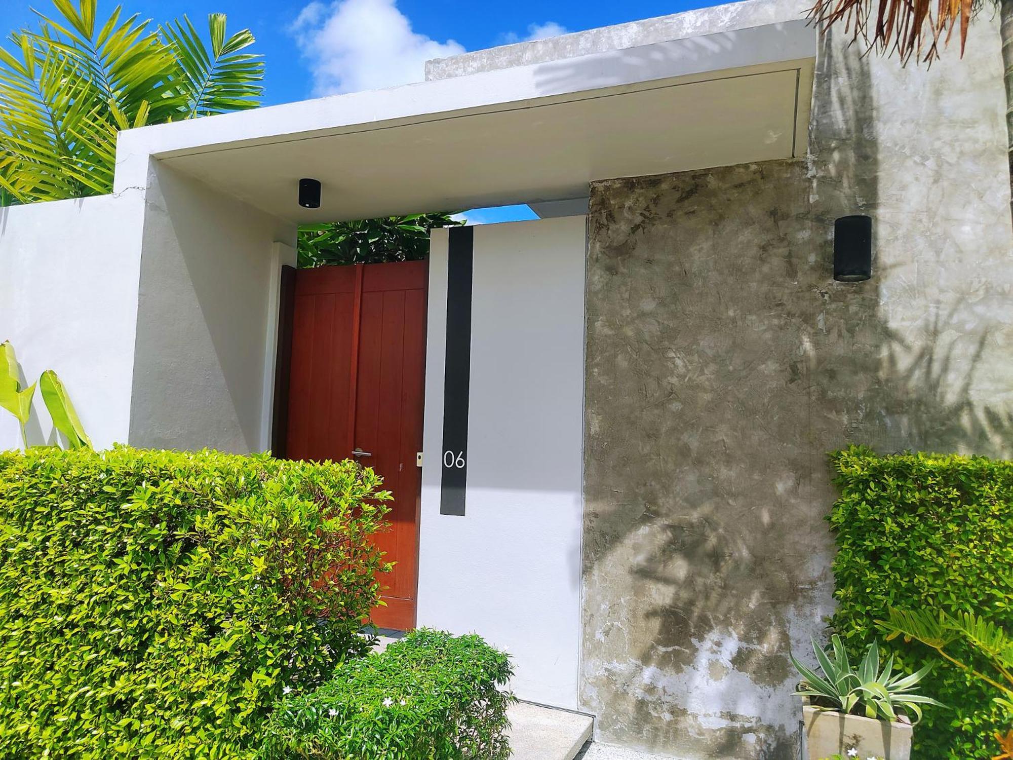 Villa E Near Bangtao Beach ,普吉高端社区邦涛区度假村私人泳池别墅