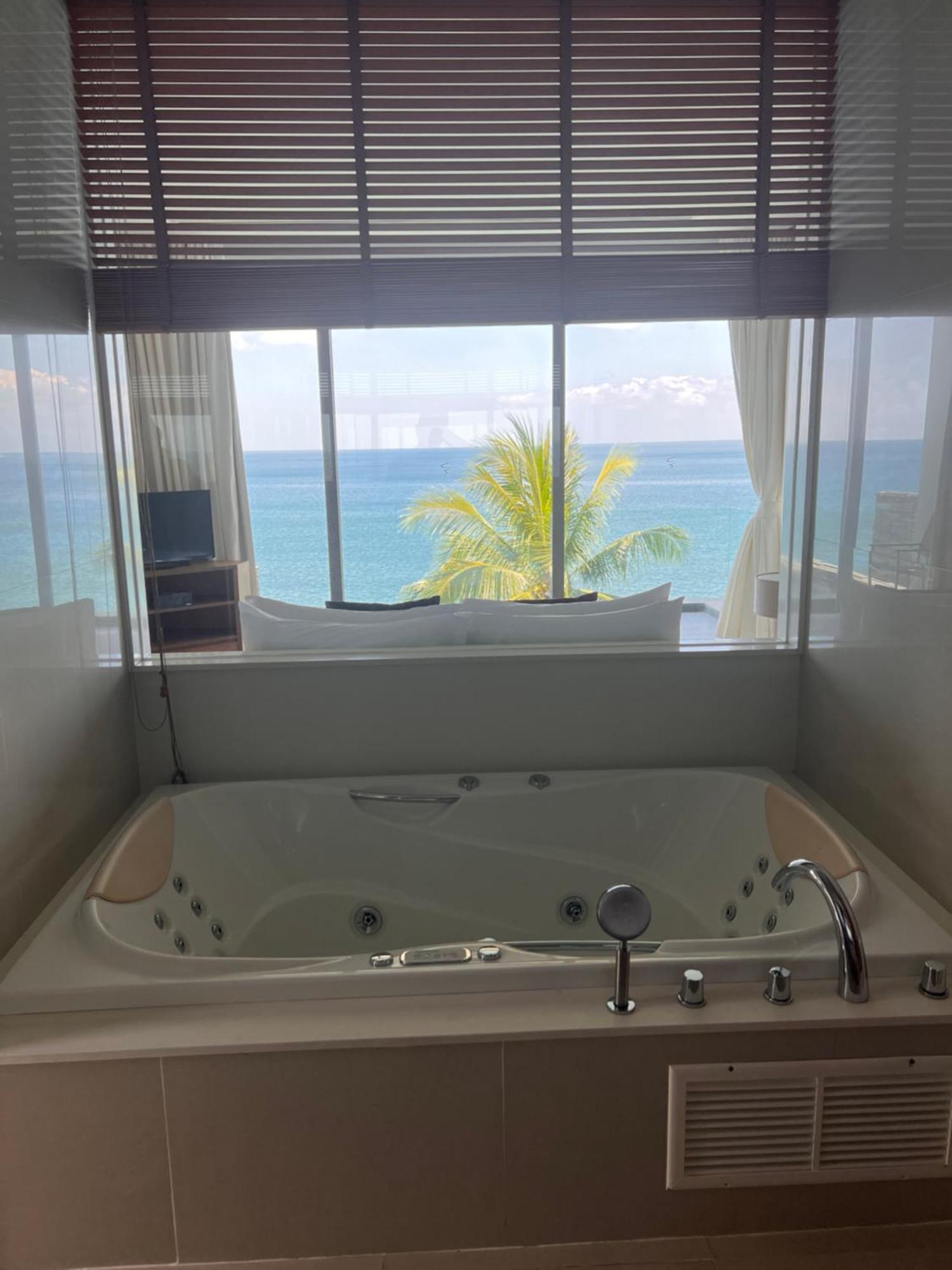 卡马拉一线海景别墅6卧室直通海滩 Villa *